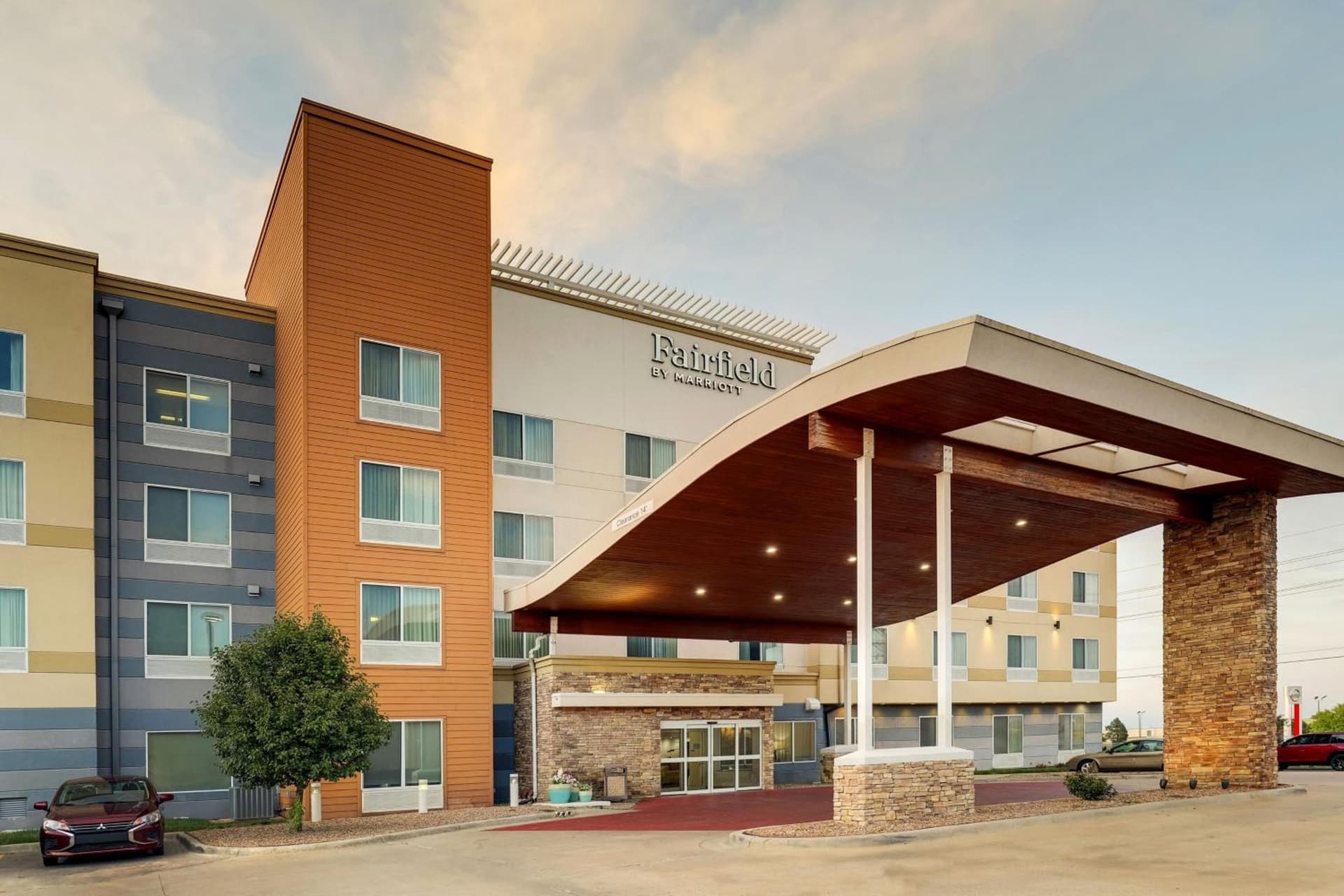 Fairfield Inn and Suites Hutchinson interior in Hutchinson, KS — gallery photo 2