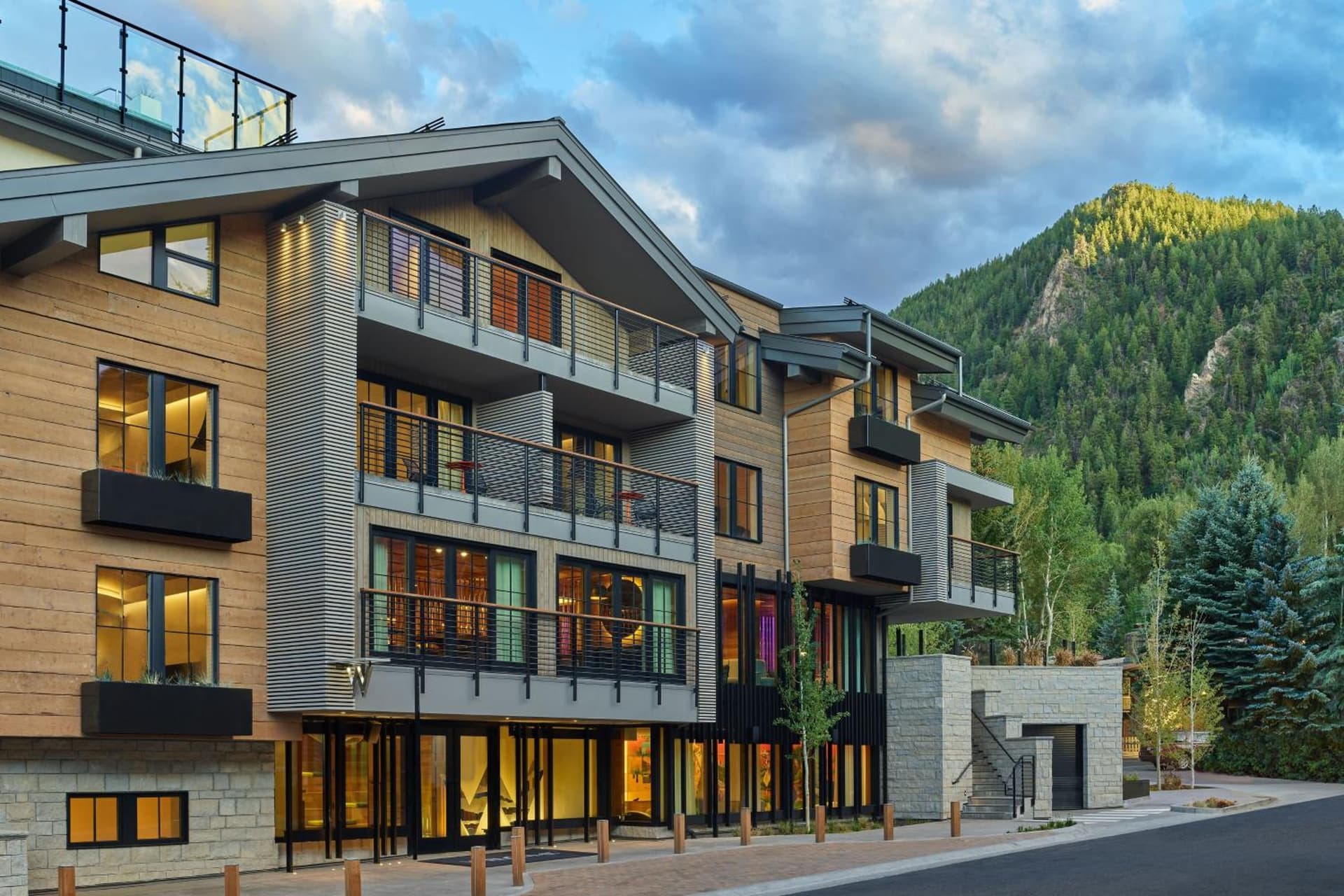 W Aspen property views in Aspen, CO — gallery photo 3