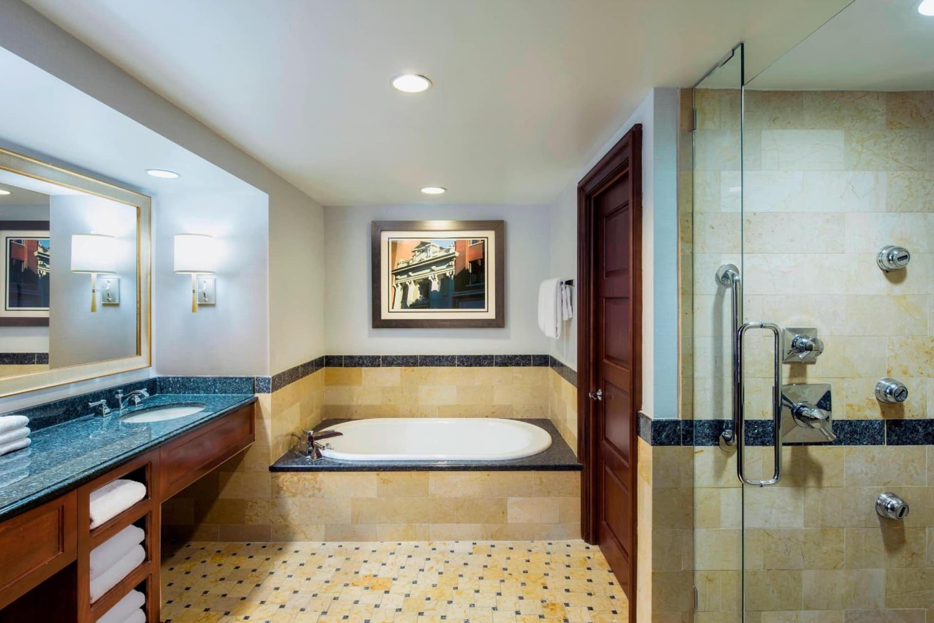 Sheraton Norfolk Waterside Hotel gallery photo in Norfolk, VA — image 34