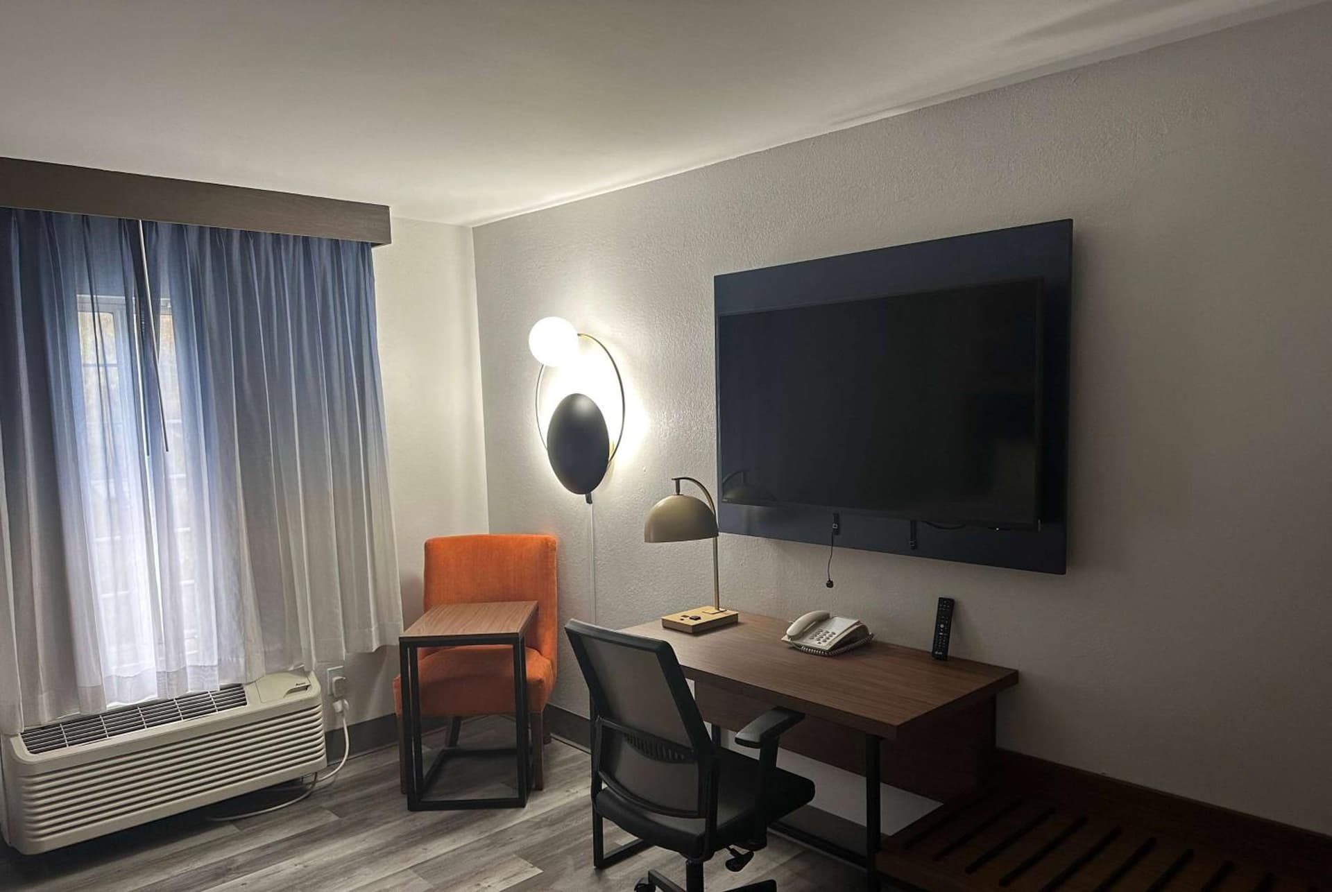 La Quinta by Wyndham Birmingham Homewood gallery photo in Birmingham, AL — image 50