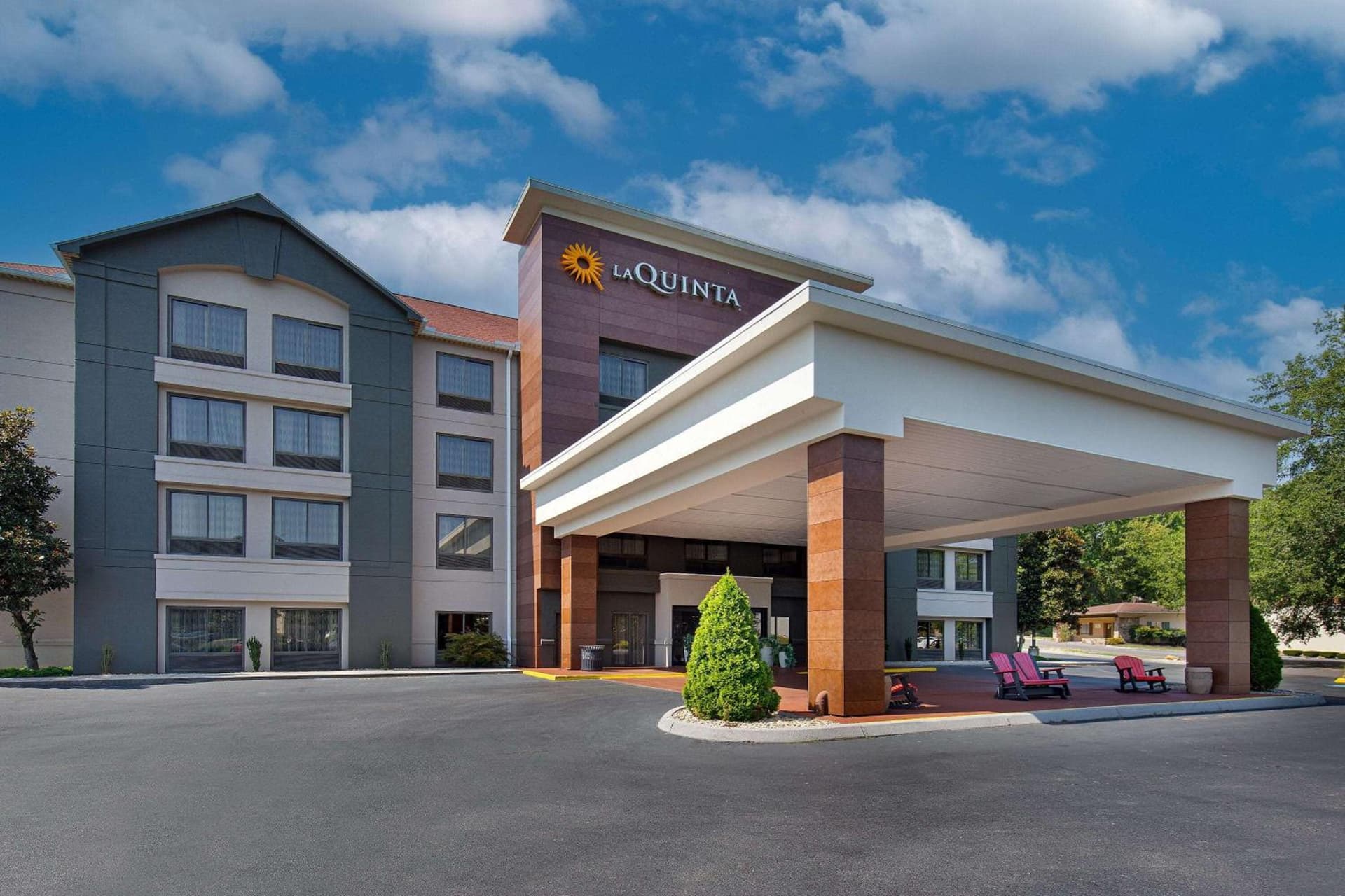 La Quinta Inn by Wyndham Pigeon Forge-Dollywood interior in Pigeon Forge, TN — gallery photo 2