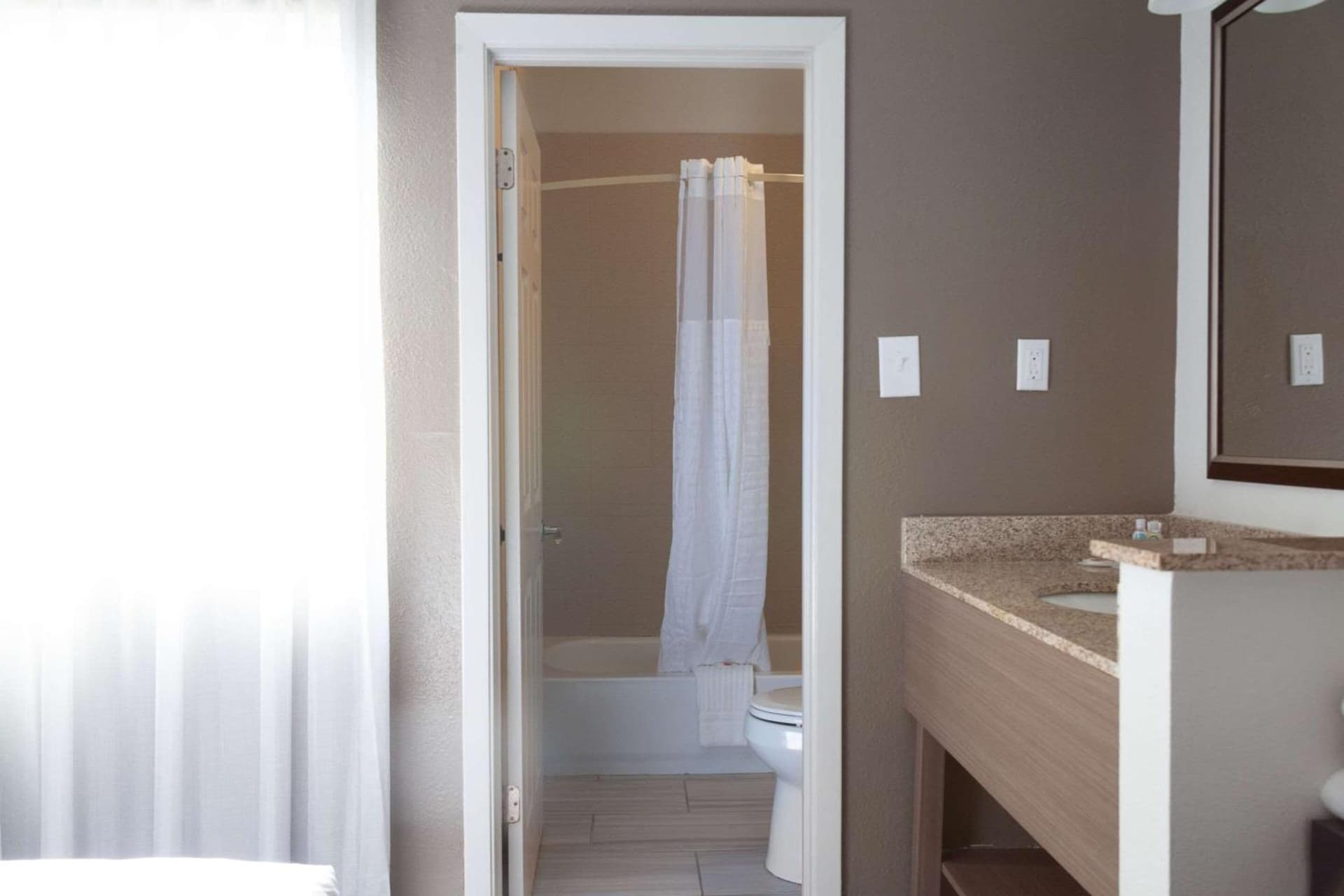 Comfort Suites Baton Rouge South I-10 gallery photo in Baton Rouge, LA — image 14