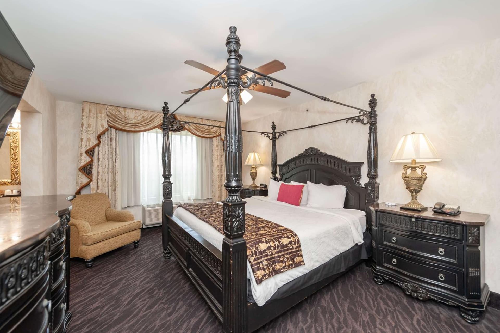 Bellissimo Hotel, Trademark by Wyndham Near Foxwoods Casino property views in North Stonington — gallery photo 3