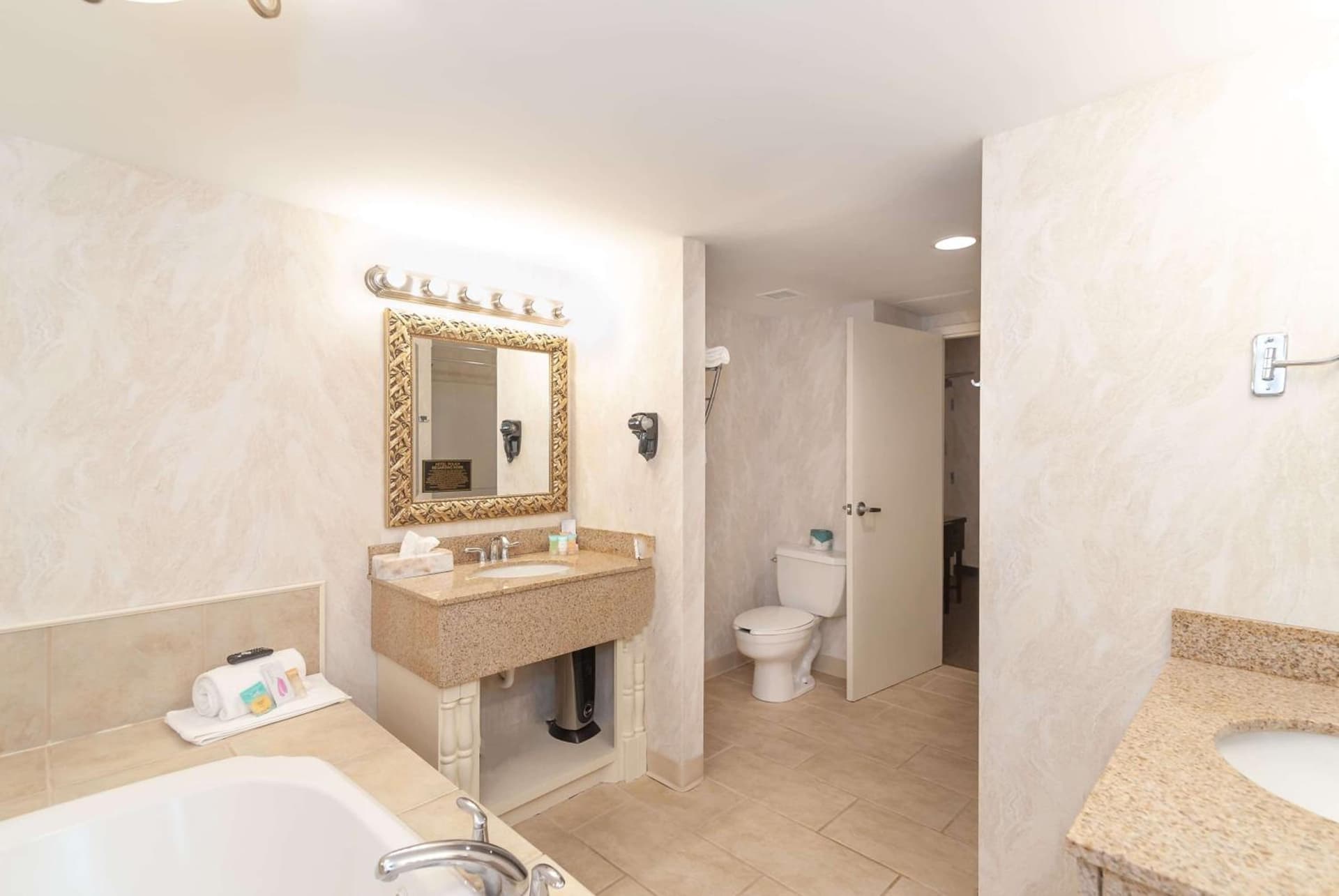 Bellissimo Hotel, Trademark by Wyndham Near Foxwoods Casino gallery photo in North Stonington — image 7