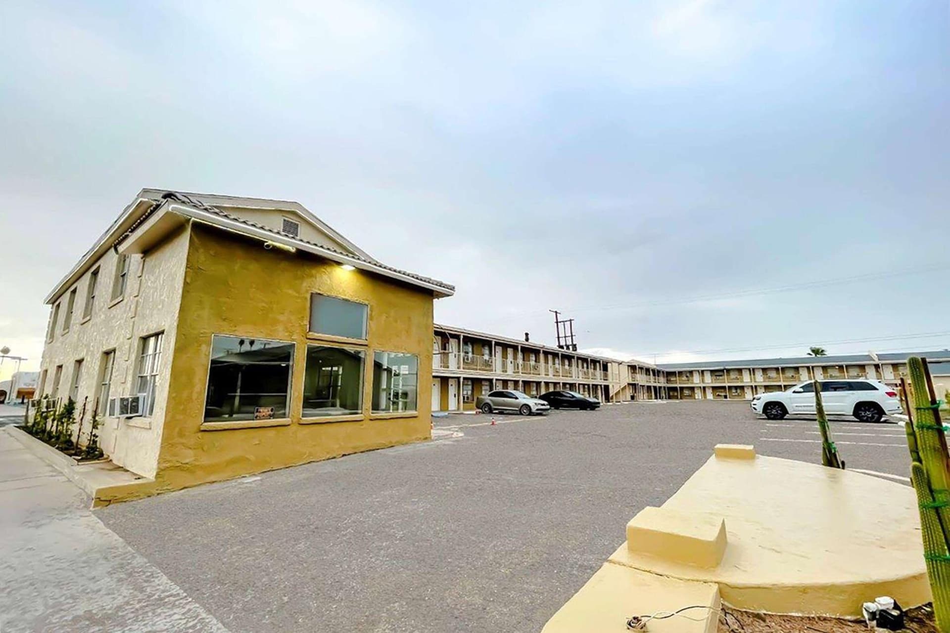 Super 8 by Wyndham Blythe interior in Blythe, CA — gallery photo 2