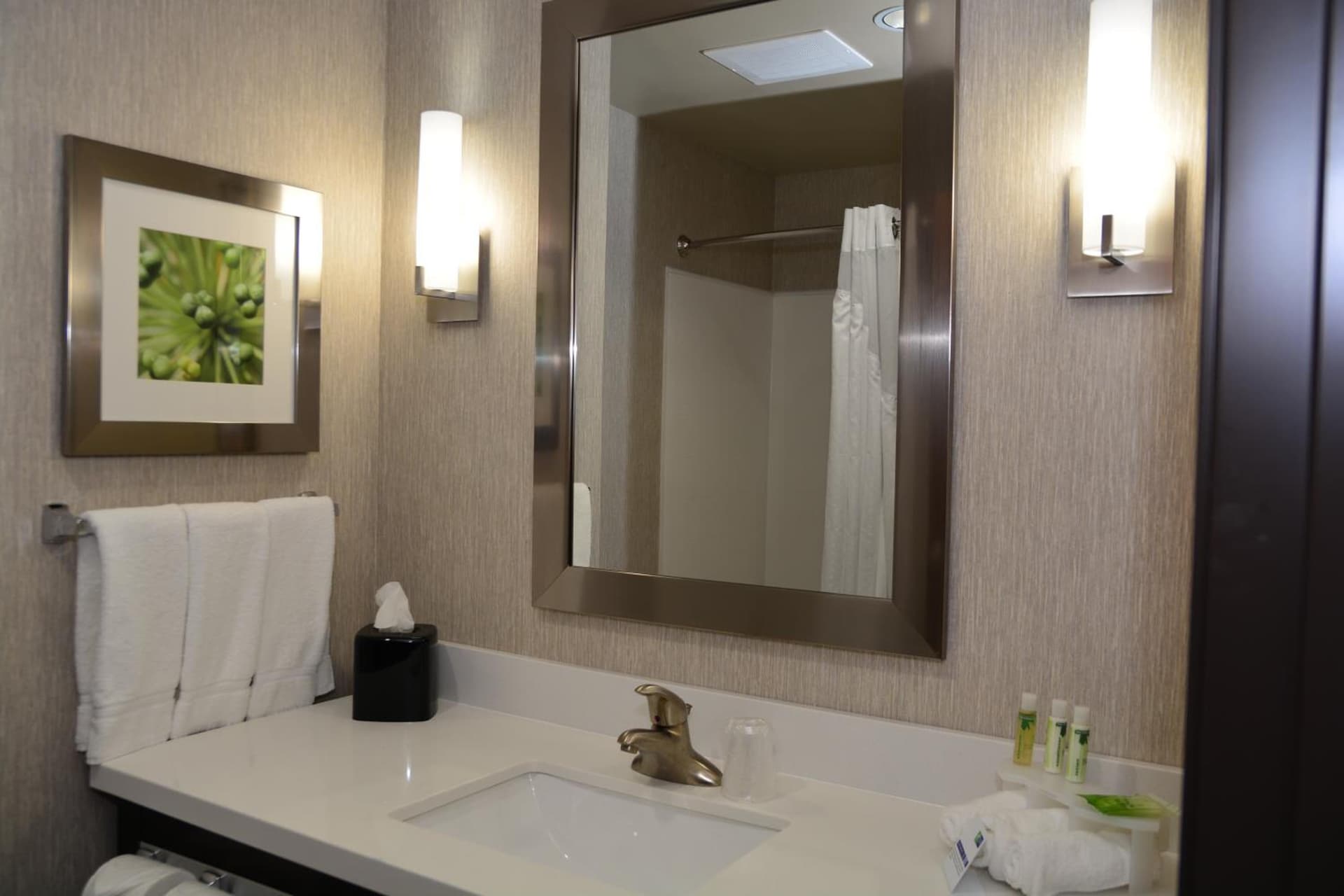 Holiday Inn Express Tomball by IHG interior in Tomball, TX — gallery photo 2