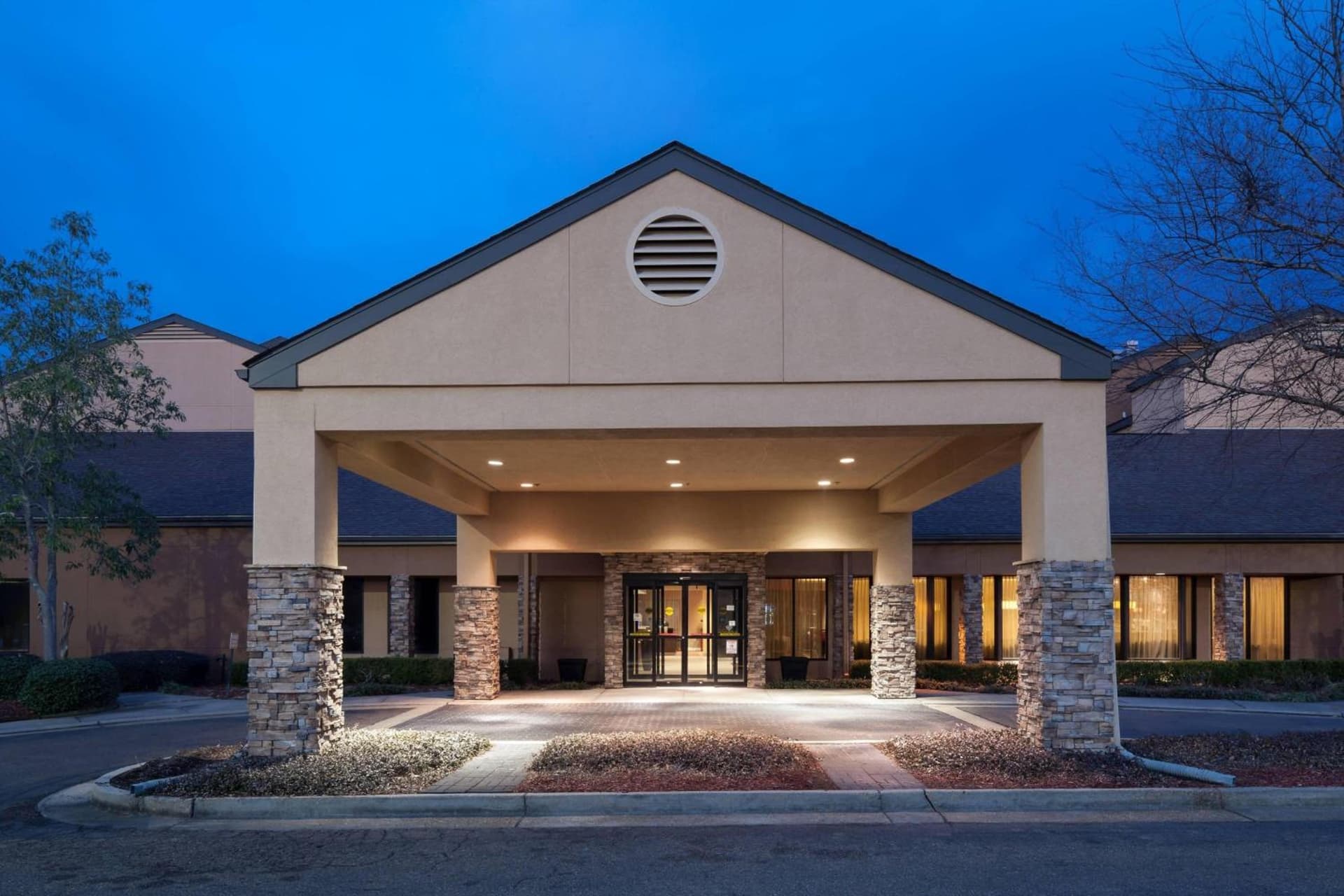 Courtyard by Marriott Jackson Ridgeland featured exterior or lobby in Jackson, MS — similar hotel