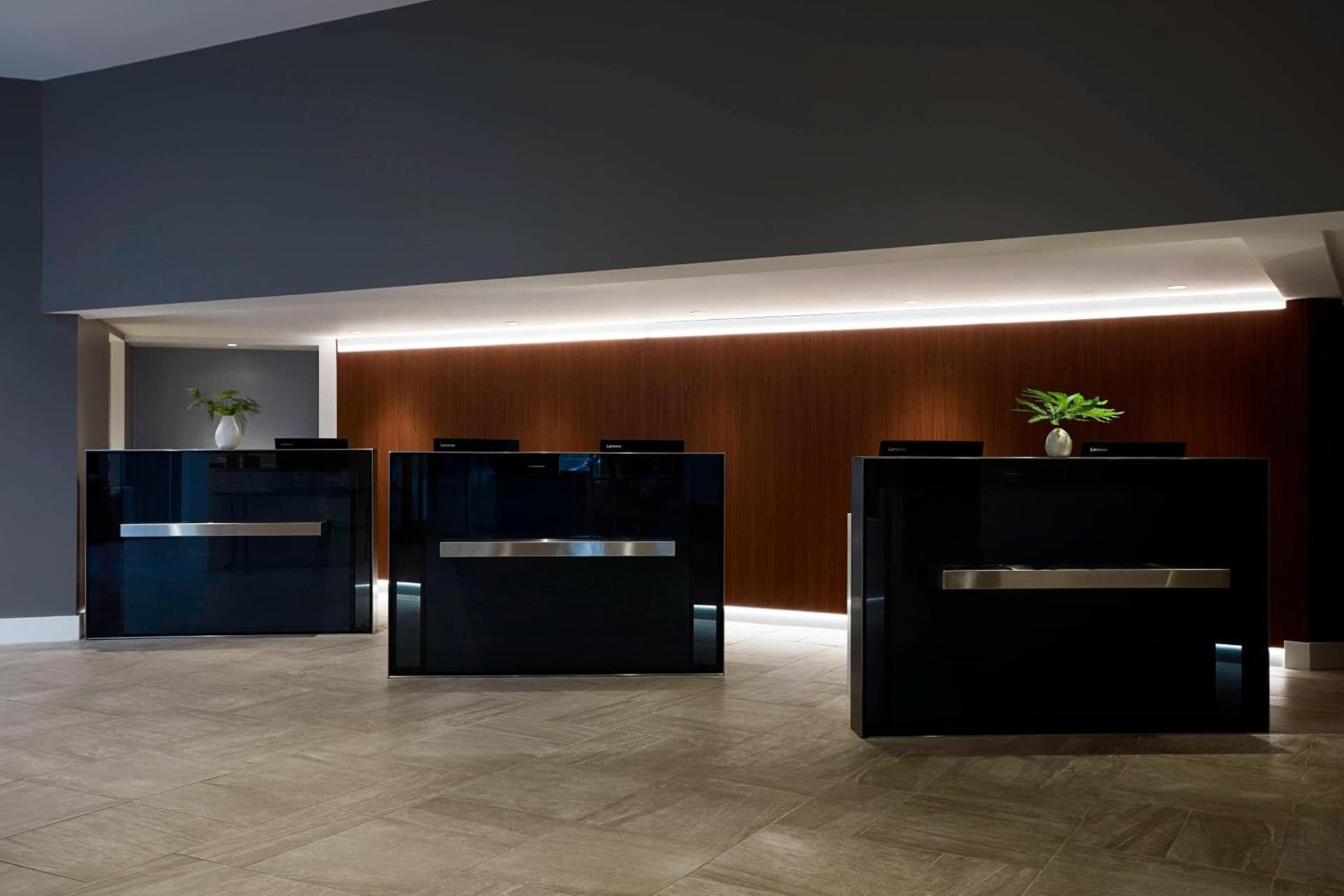 Long Island Marriott Hotel interior in Uniondale, NY — gallery photo 2