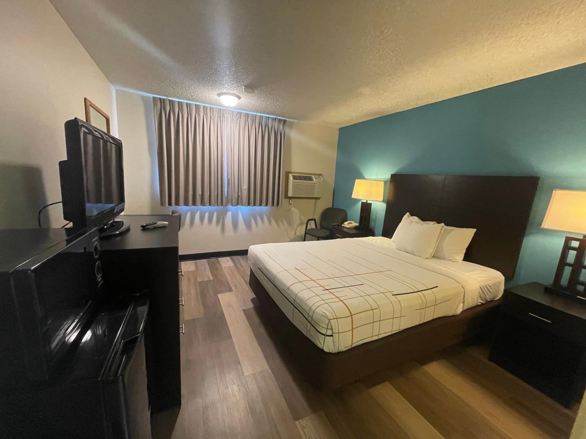 Brentwood Inn Clinton interior in Clinton, OK — gallery photo 2