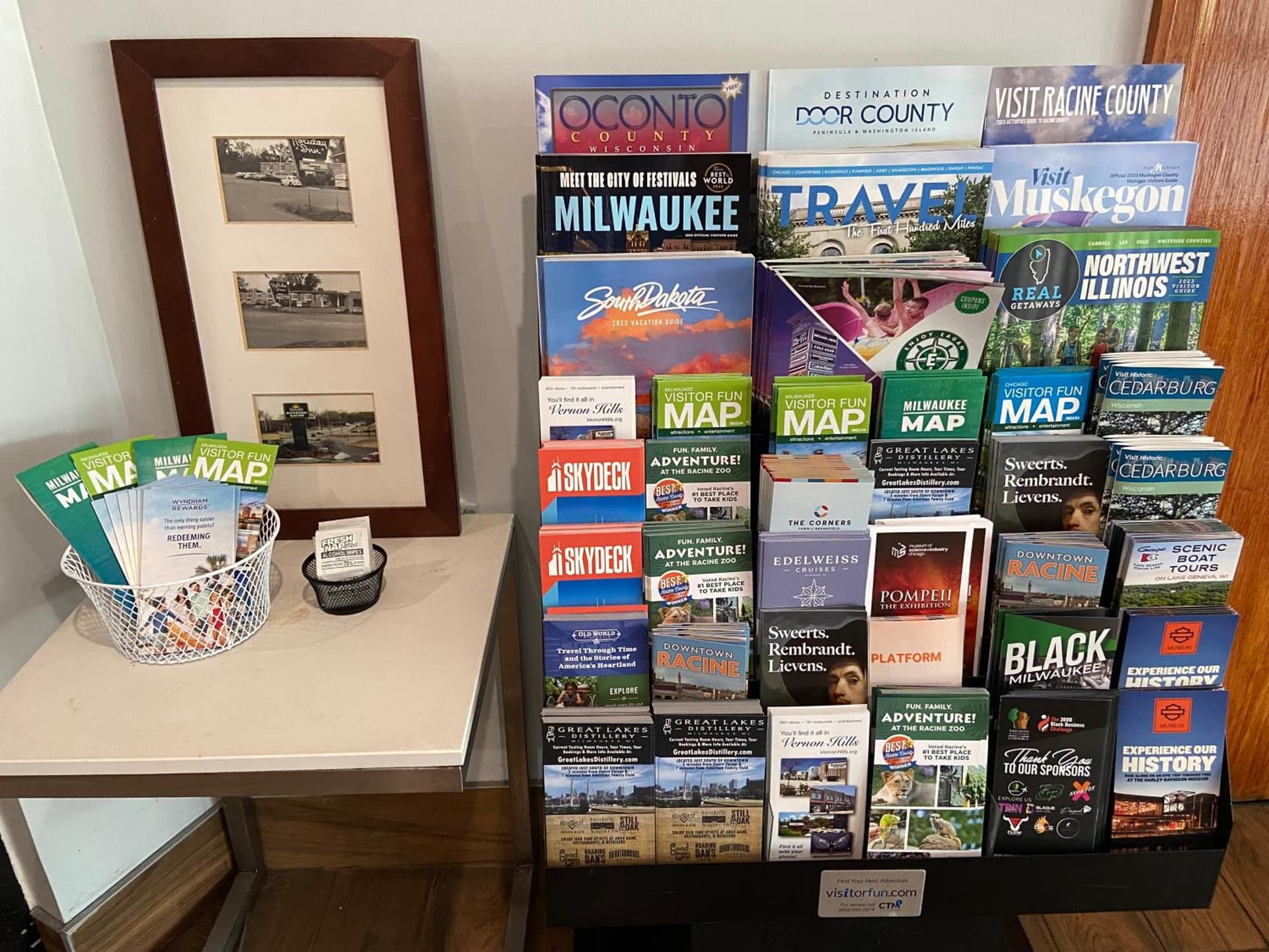 Travelodge by Wyndham Water's Edge Hotel - Racine interior in Racine, WI — gallery photo 2