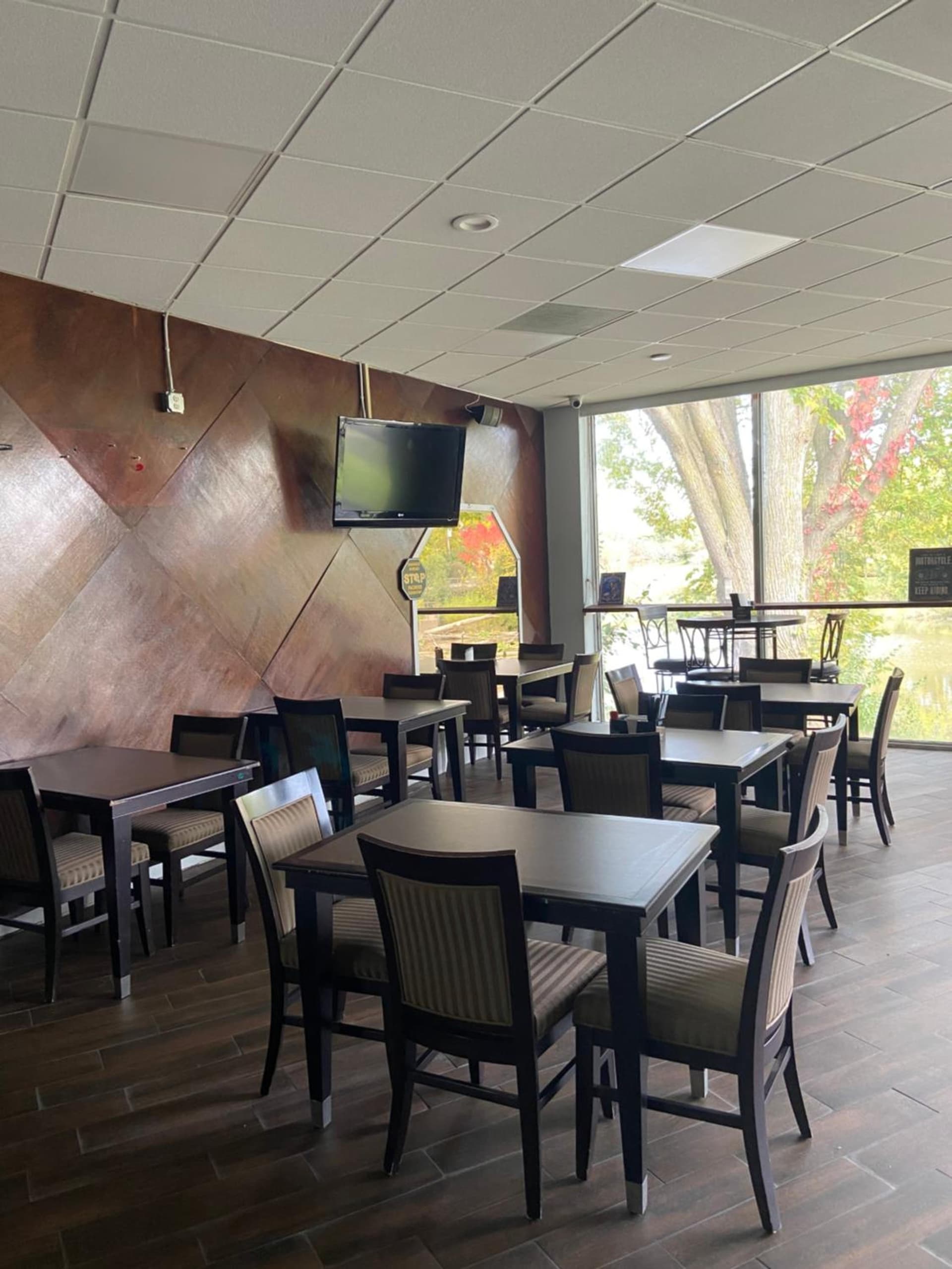 Travelodge by Wyndham Water's Edge Hotel - Racine property views in Racine, WI — gallery photo 3