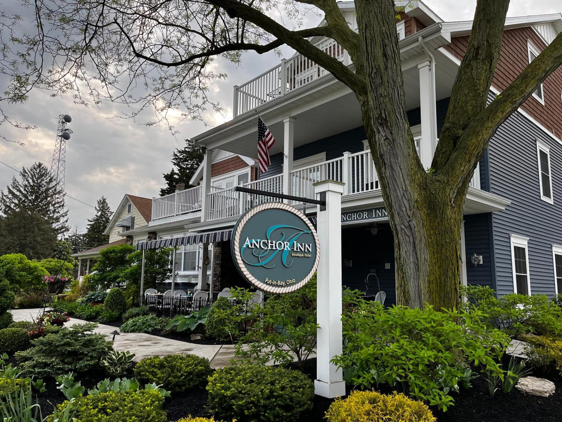Anchor Inn Boutique Hotel featured exterior or lobby in Put-in-Bay, OH — similar hotel