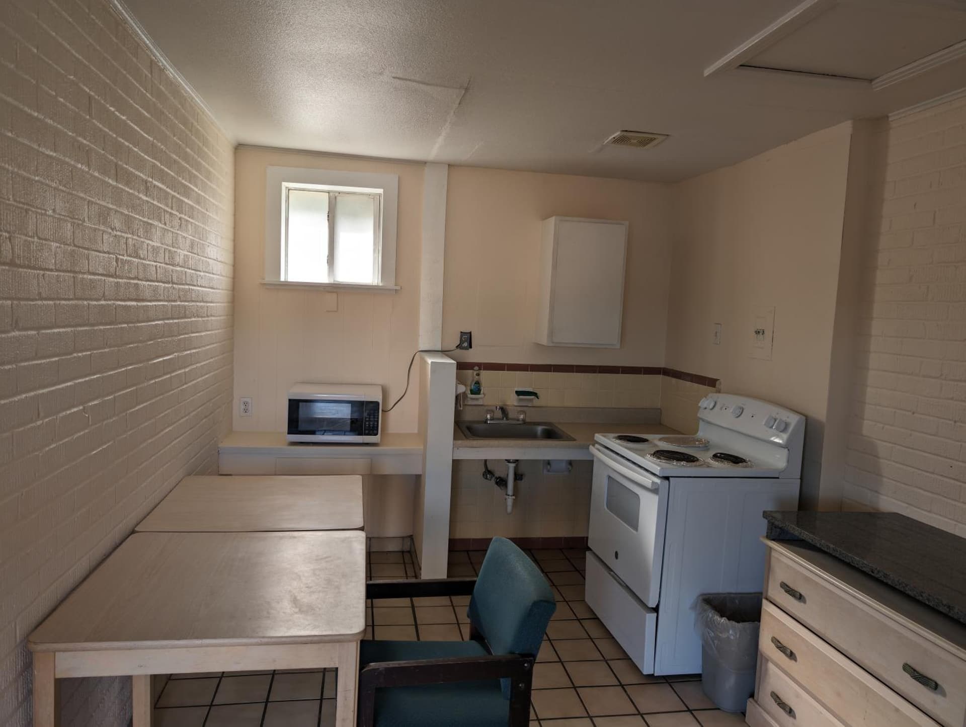 Economy Inn Kingsville interior in Kingsville, TX — gallery photo 2