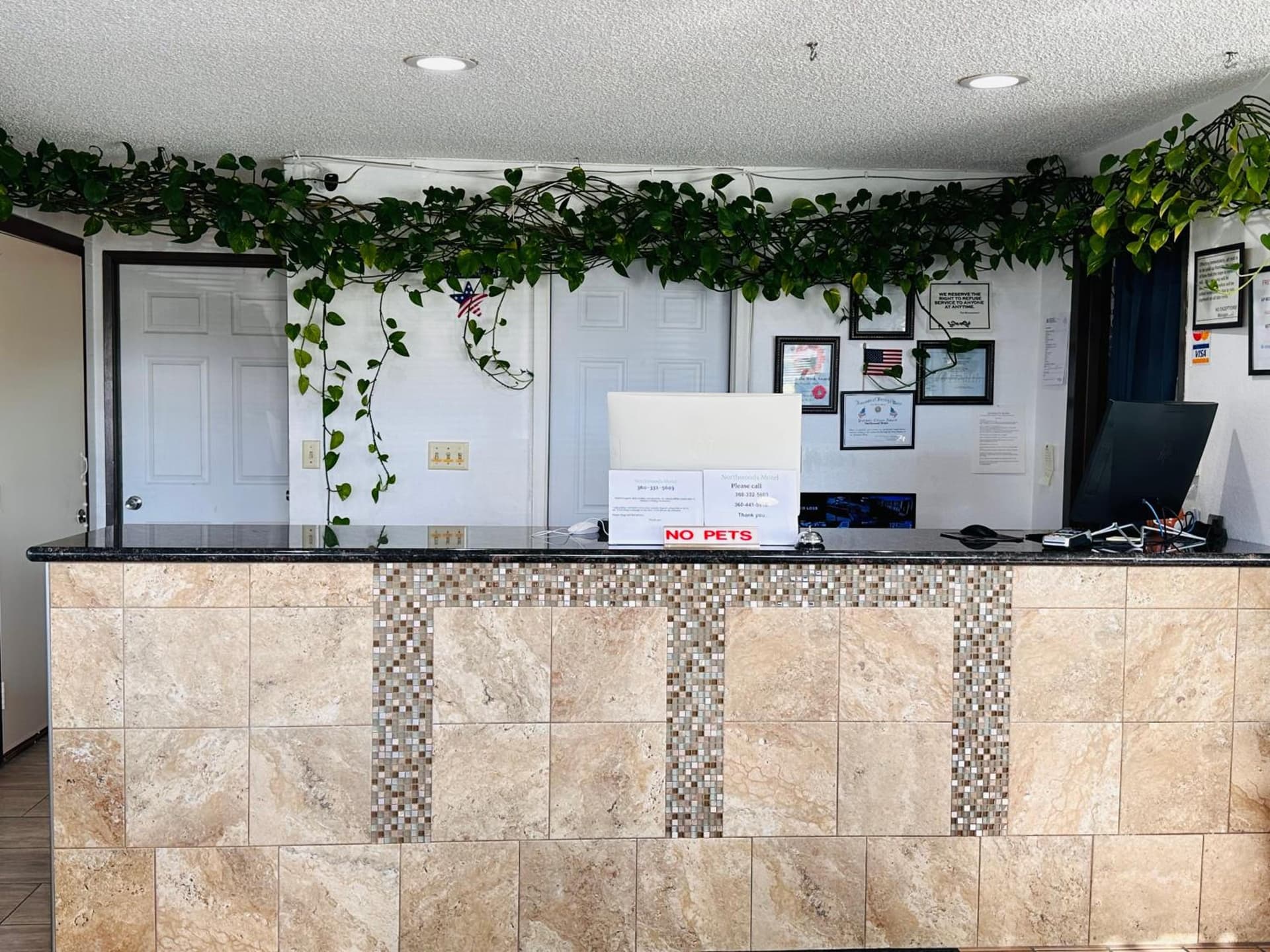 Northwoods Motel interior in Blaine, WA — gallery photo 2