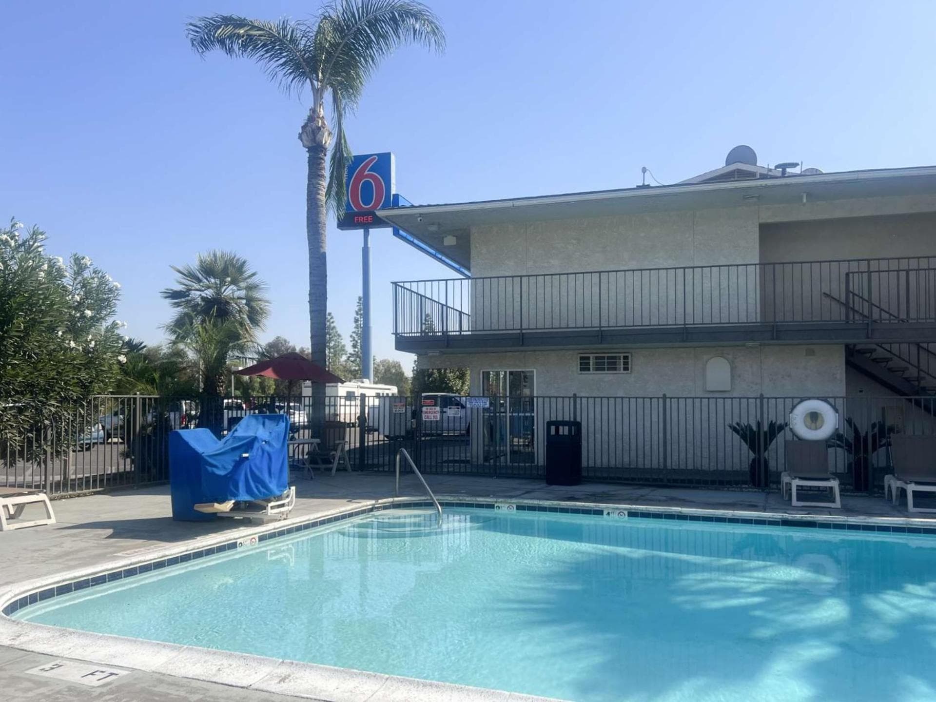 Motel 6-Tulare, CA interior in Tulare, CA — gallery photo 2