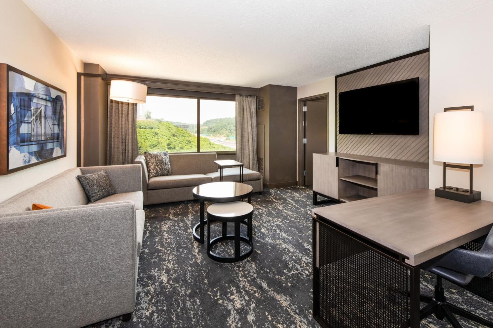Pittsburgh Airport Marriott interior in Robinson Township, PA — gallery photo 2