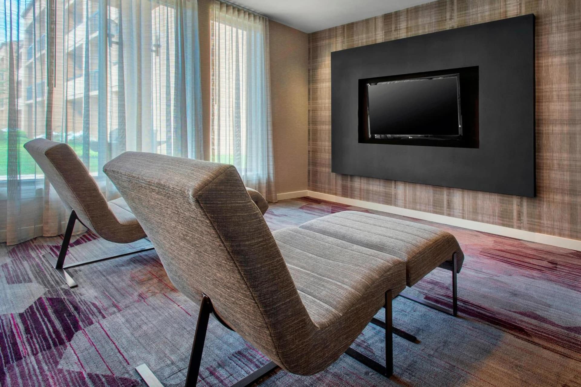 Courtyard Newark Liberty International Airport property views in Newark, NJ — gallery photo 3