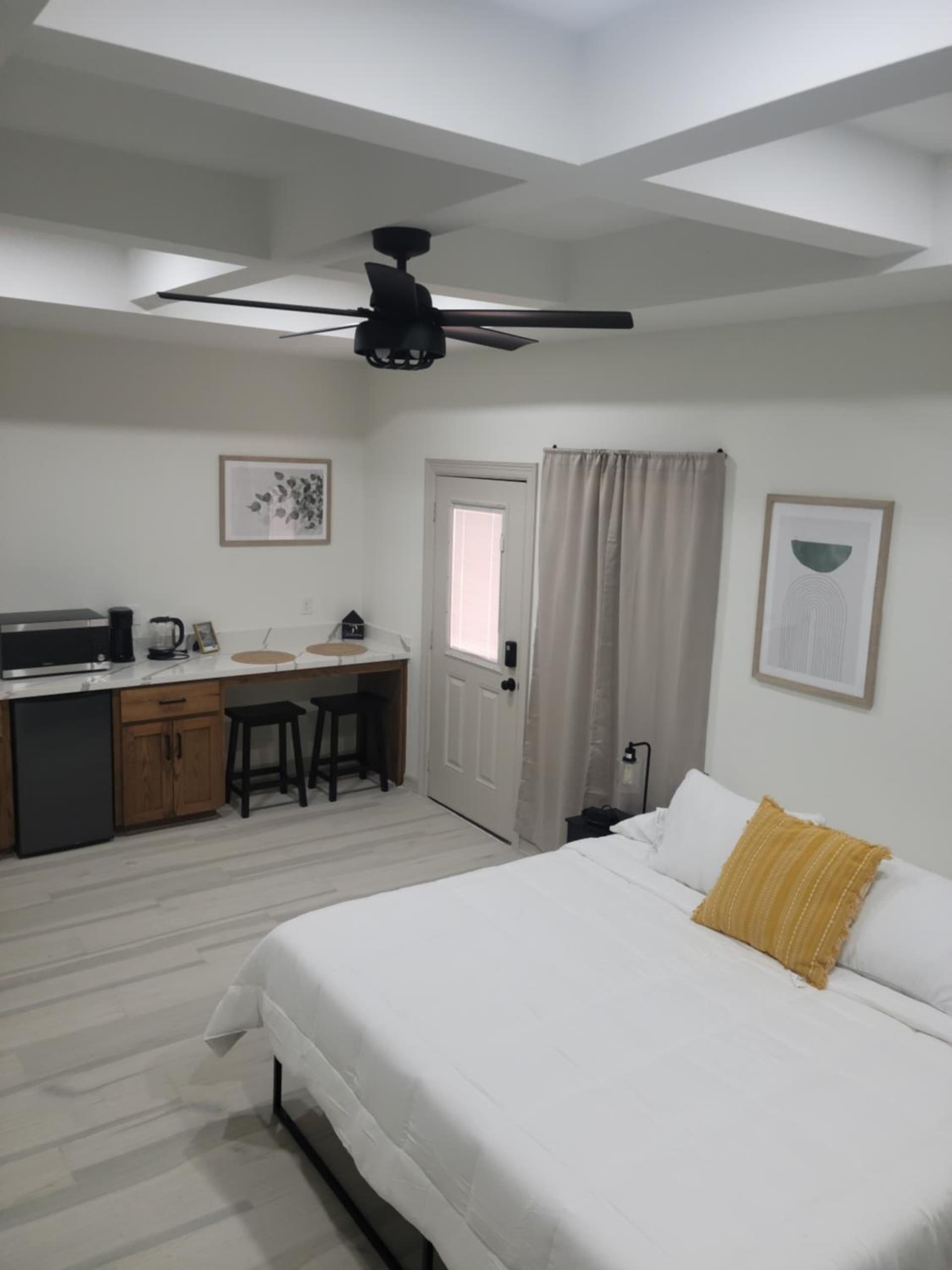 1 Bedroom suite close to Bert Ogden arena property views in Edinburg, TX — gallery photo 3