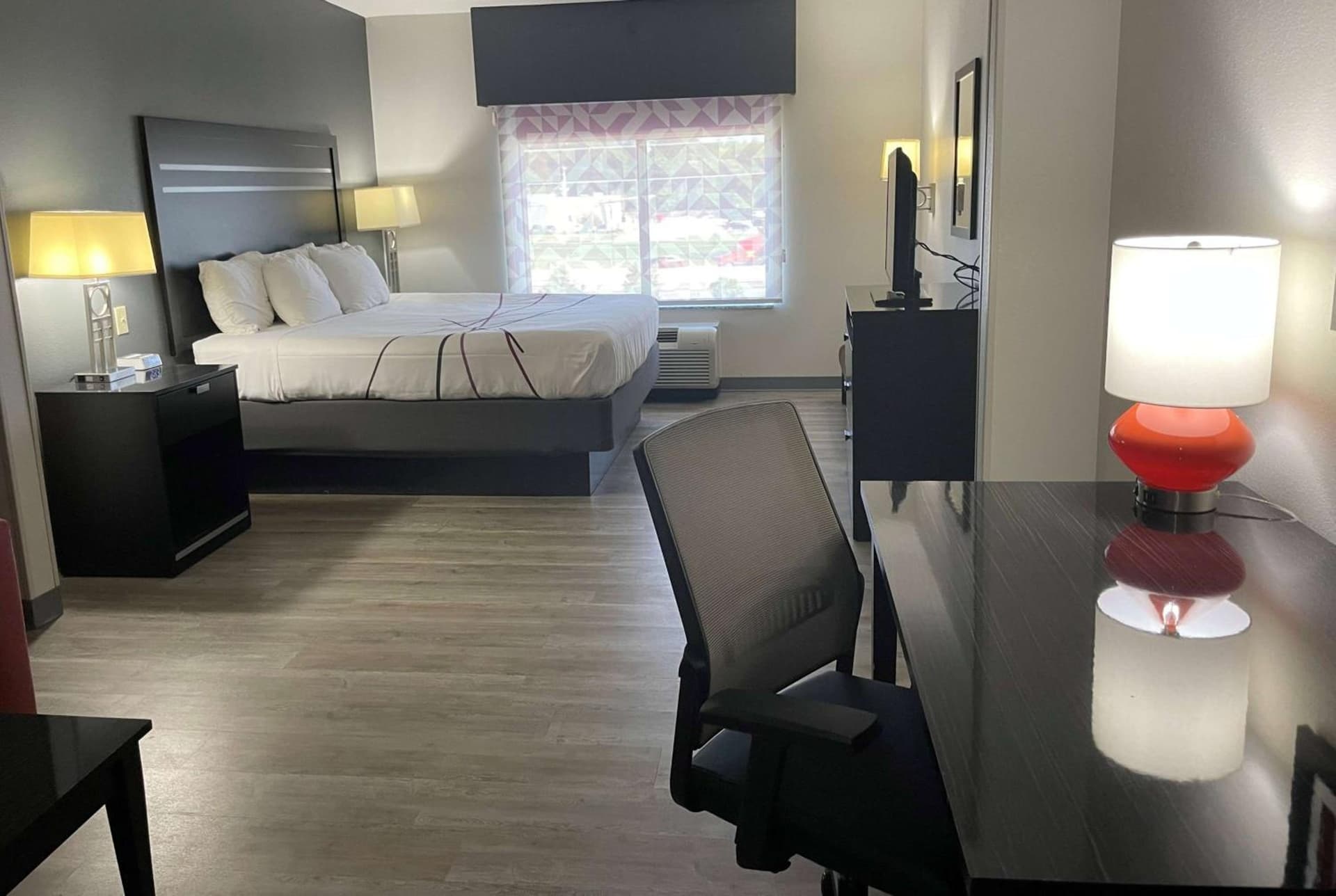 La Quinta Inn & Suites by Wyndham Tulsa Midtown gallery photo in Tulsa, OK — image 5