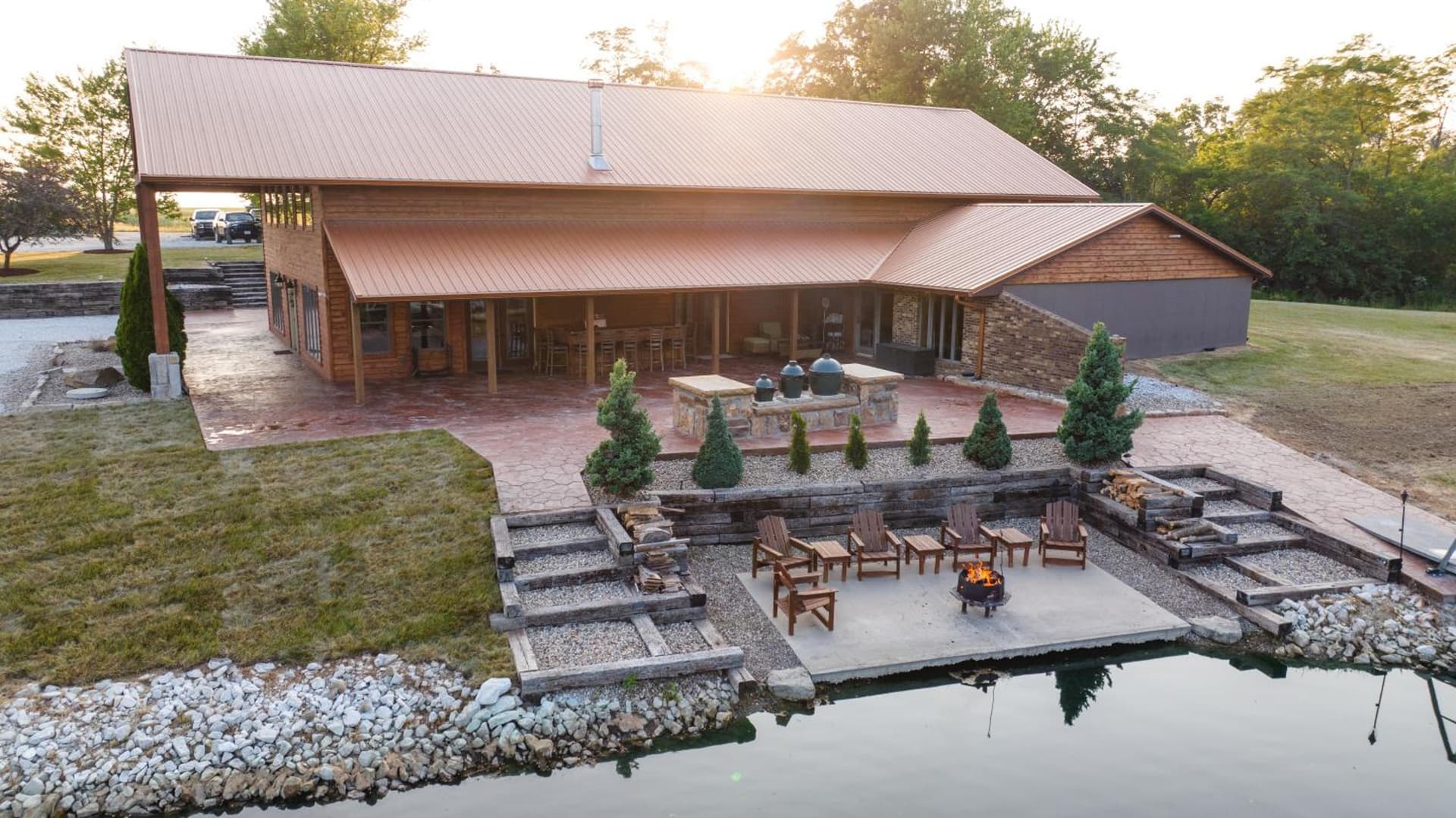 Bearshield Lodge featured exterior or lobby in Mount Sterling, IL — similar hotel