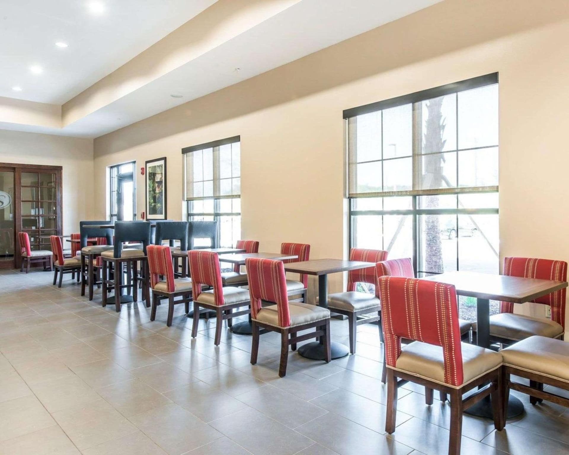 Comfort Suites Dunnellon near Rainbow Springs gallery photo in Dunnellon, FL — image 15