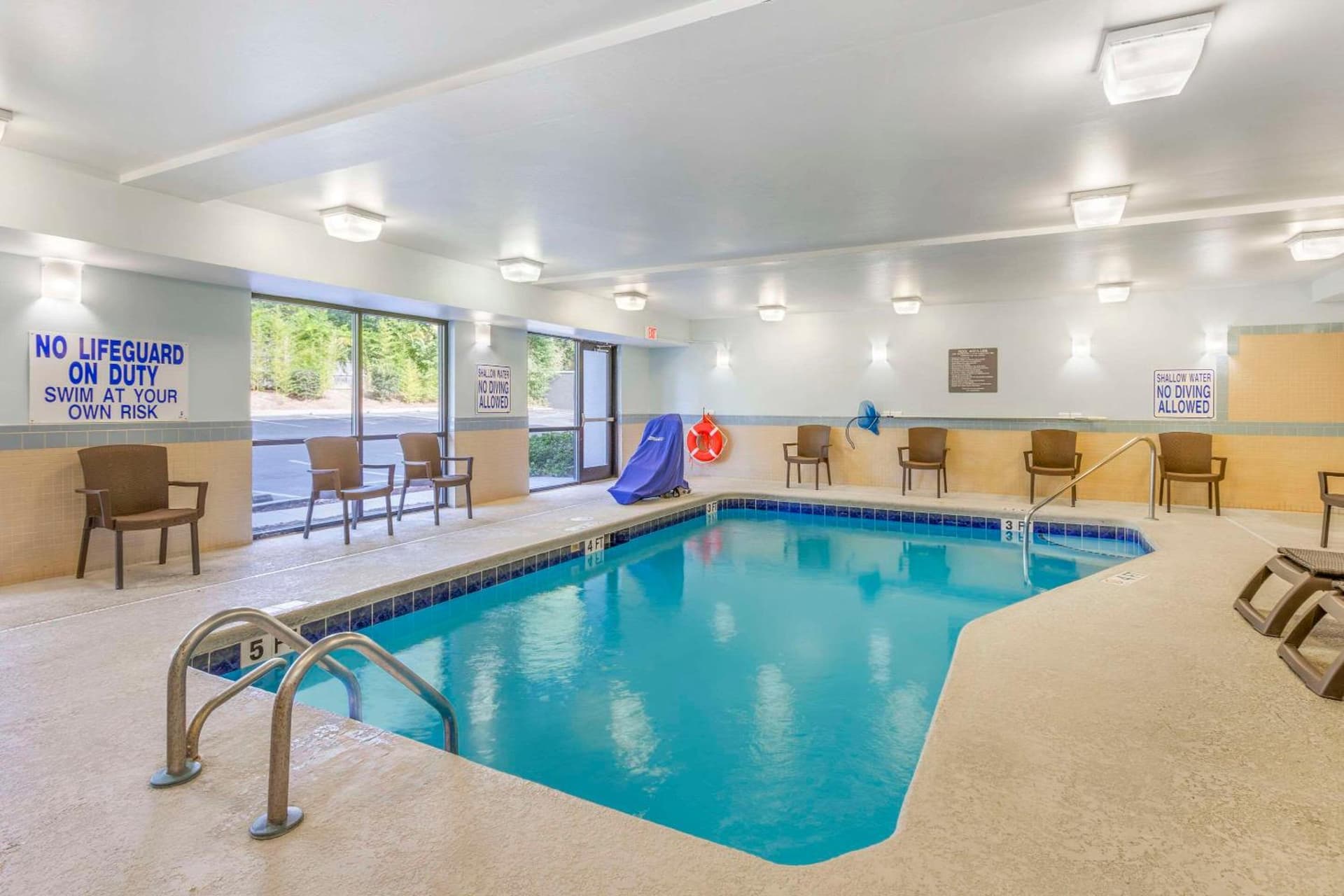 Comfort Suites Columbia Northeast - Fort Jackson gallery photo in Columbia, SC — image 14