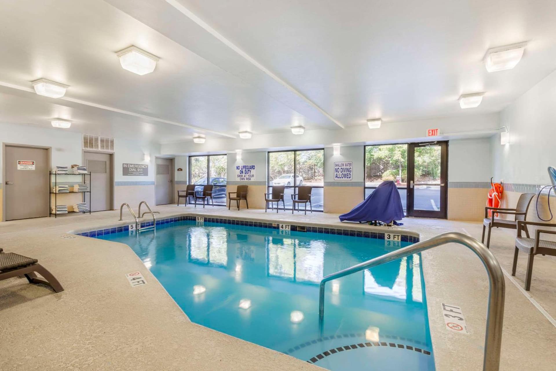 Comfort Suites Columbia Northeast - Fort Jackson gallery photo in Columbia, SC — image 46