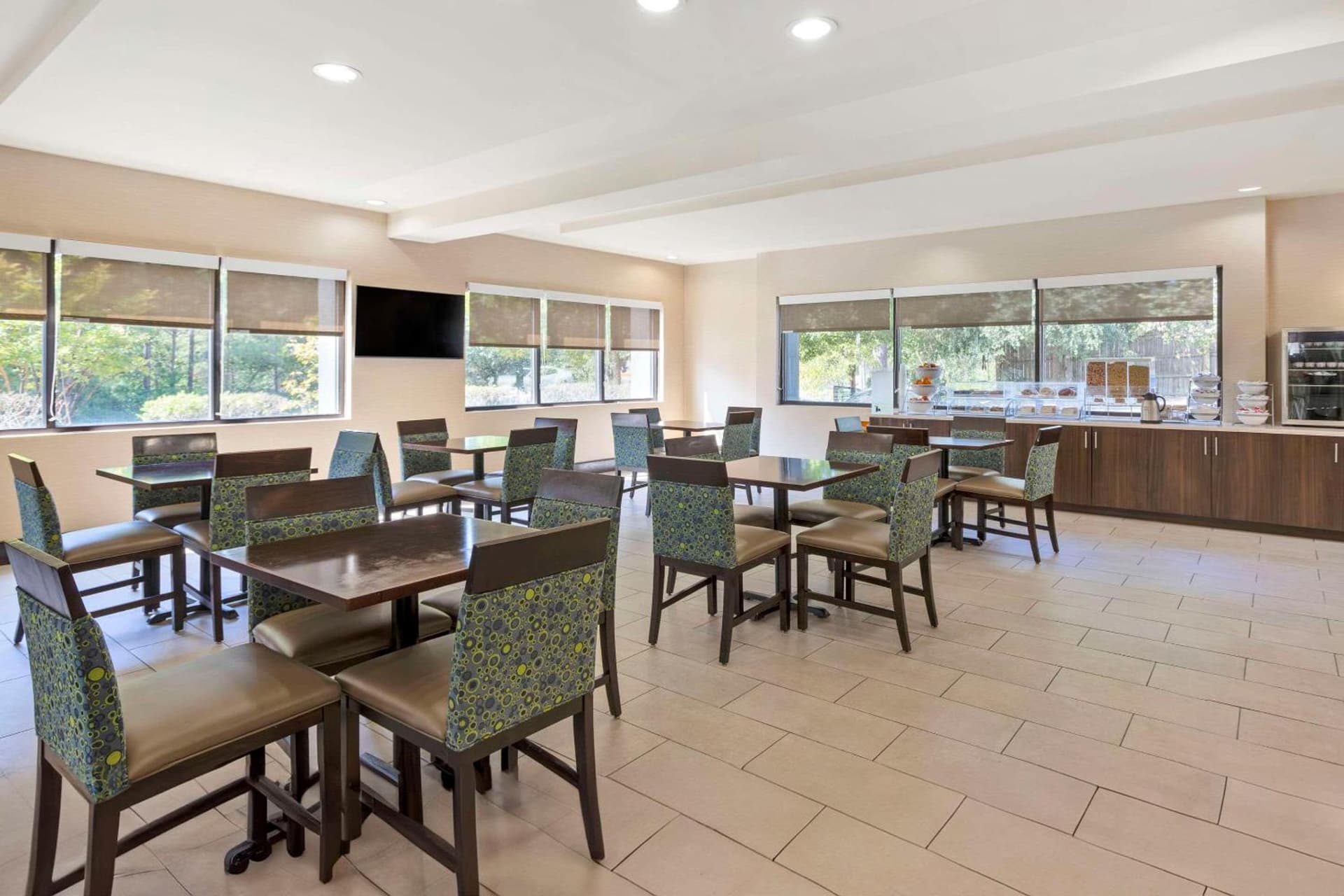 Comfort Suites Columbia Northeast - Fort Jackson gallery photo in Columbia, SC — image 56