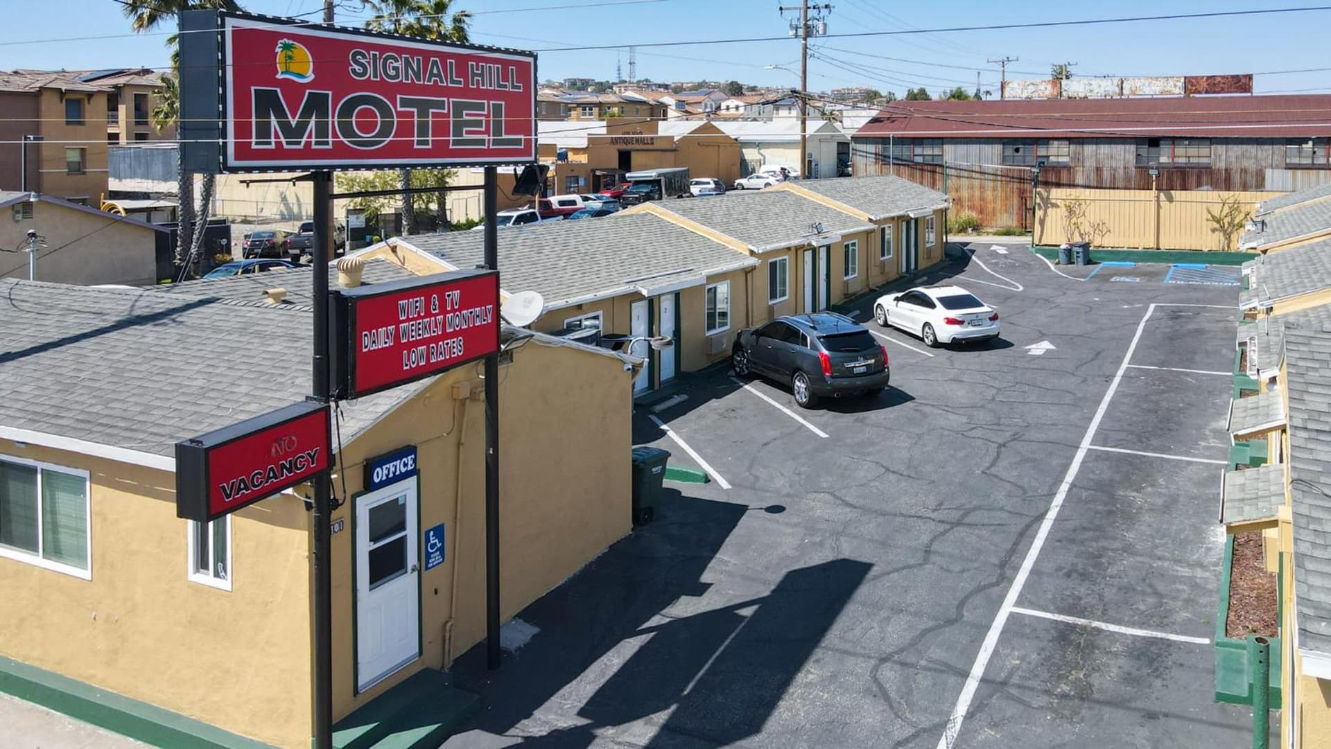SIGNAL HILL MOTEL BEACH MOTEL featured exterior or lobby in Long Beach, CA — similar hotel