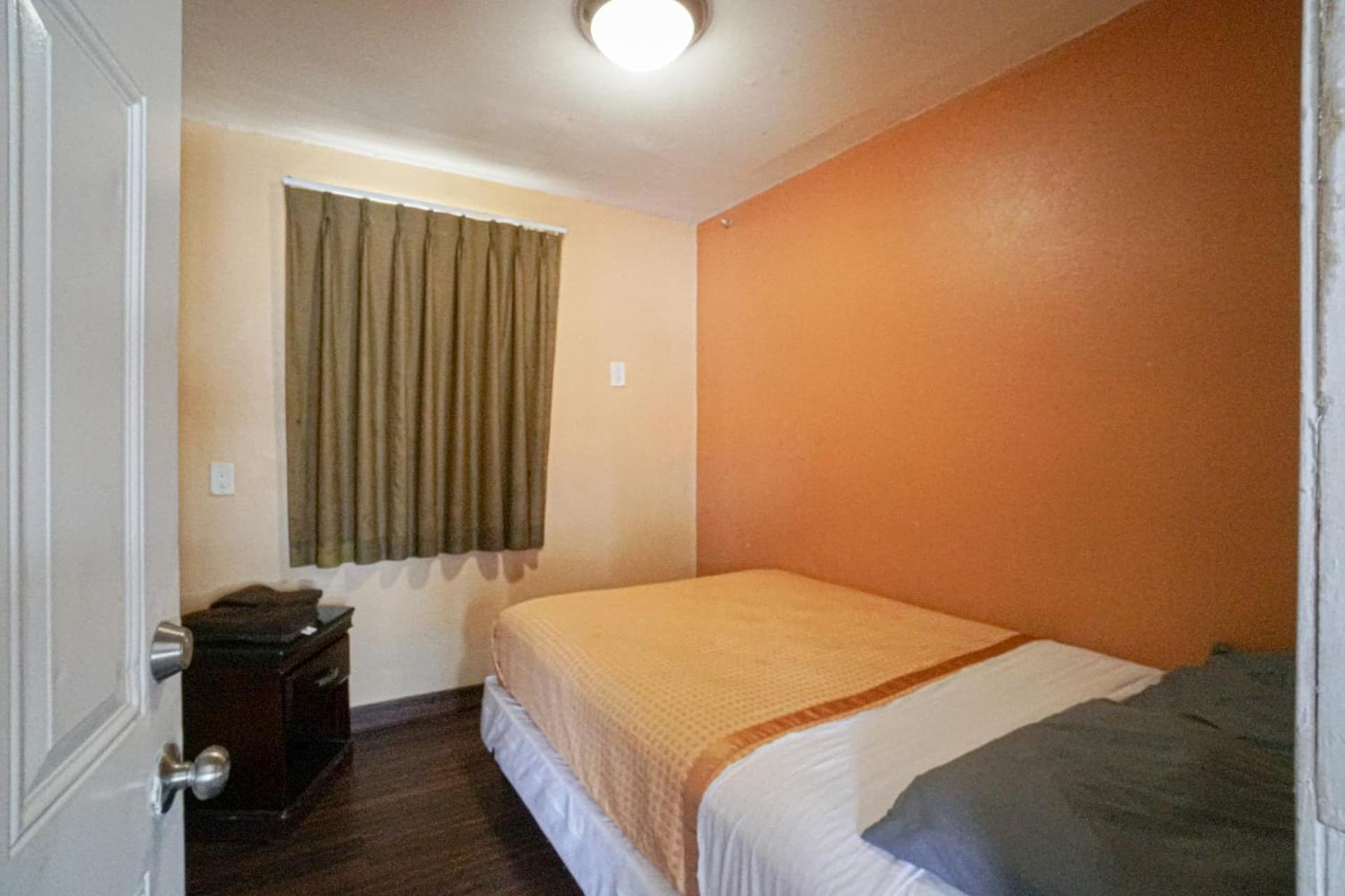 SIGNAL HILL MOTEL BEACH MOTEL property views in Long Beach, CA — gallery photo 3