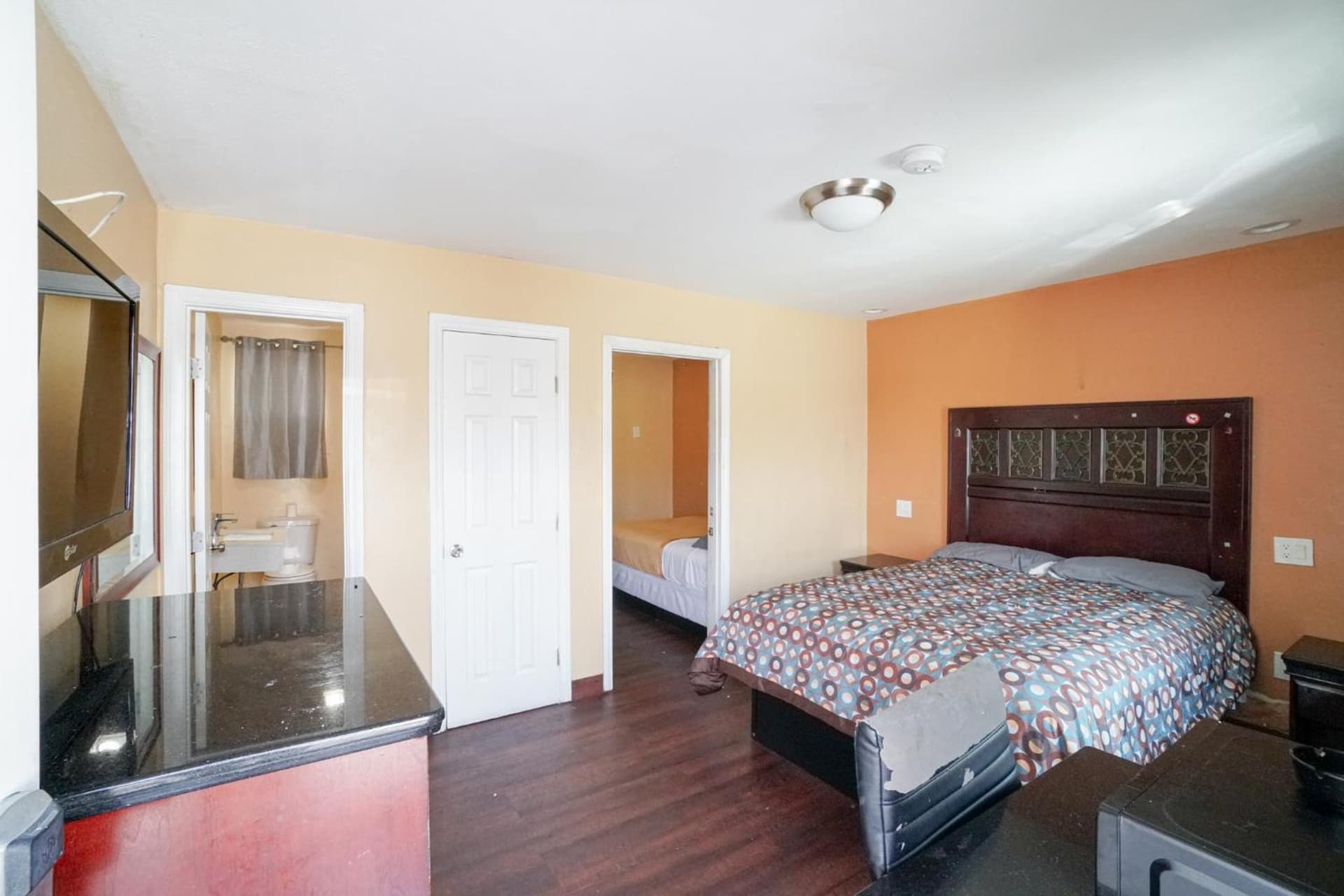 SIGNAL HILL MOTEL BEACH MOTEL interior in Long Beach, CA — gallery photo 2