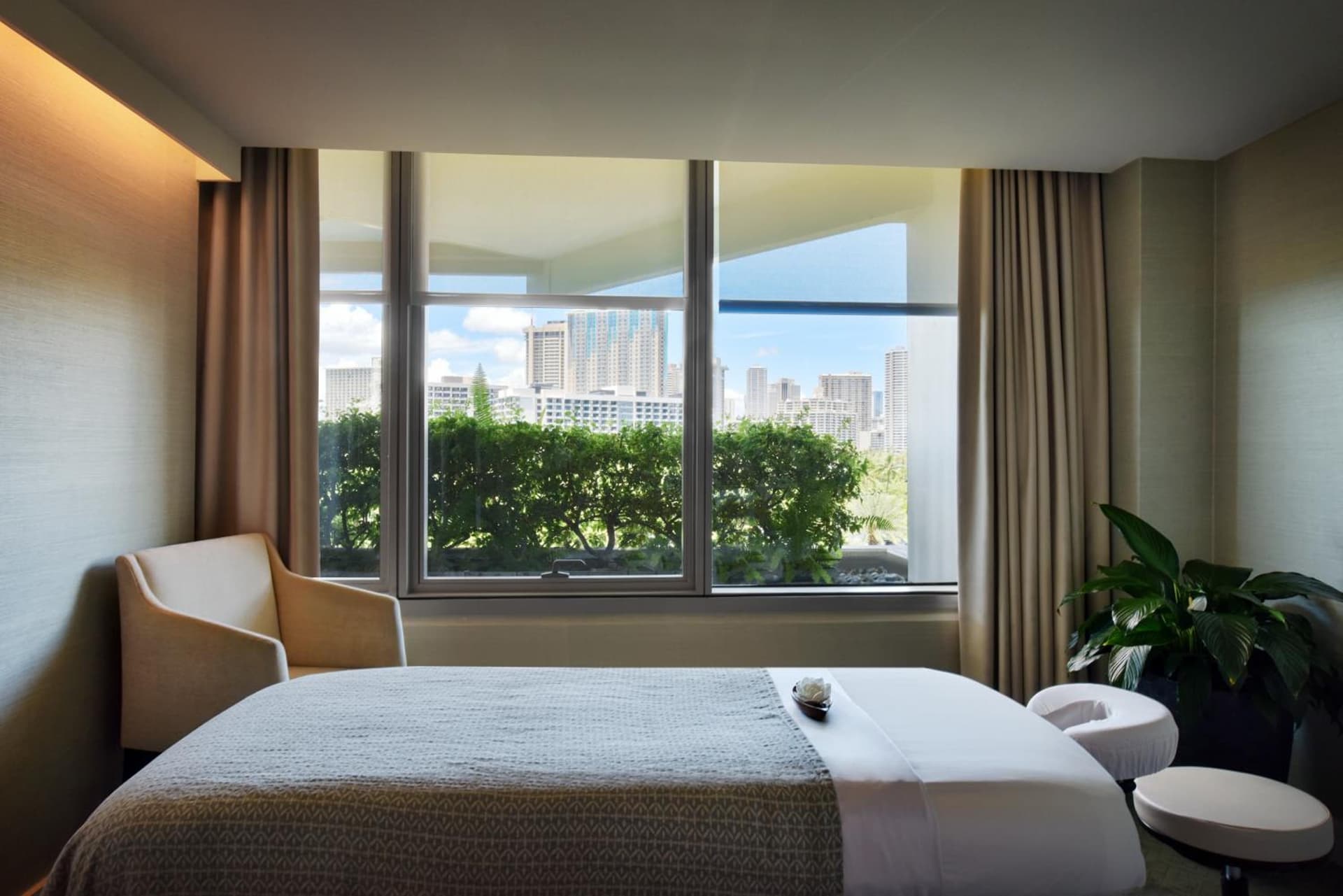 Ka Laʻi Waikiki Beach, LXR Hotels & Resorts gallery photo in Honolulu, HI — image 18