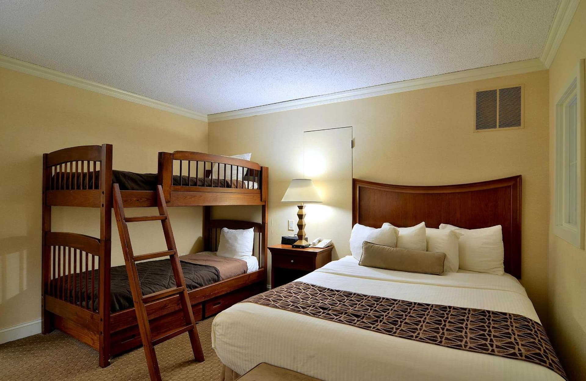 Eden Resort and Suites, BW Premier Collection gallery photo in Lancaster, PA — image 11