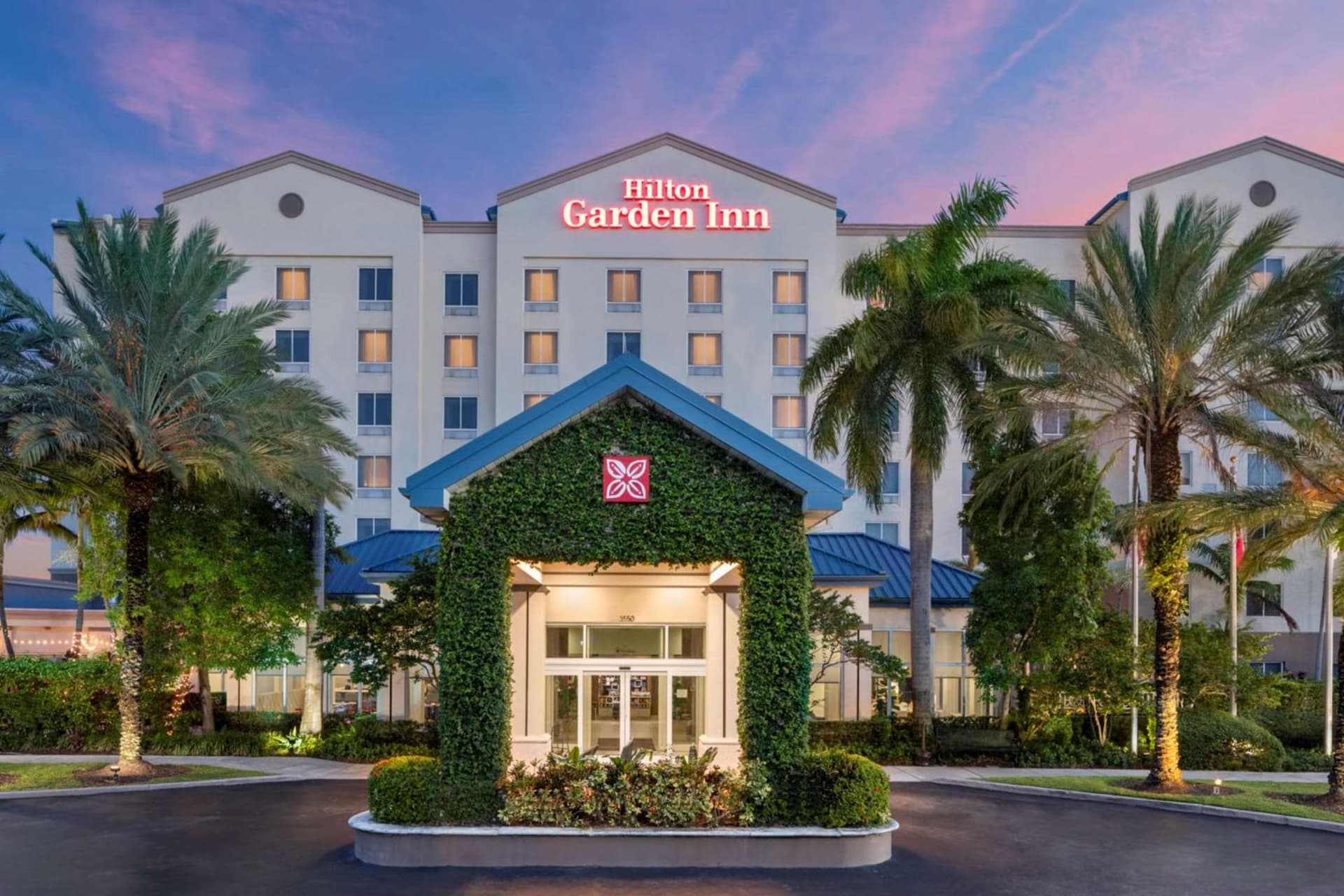 Hilton Garden Inn Miami Airport West interior in Miami, FL — gallery photo 2