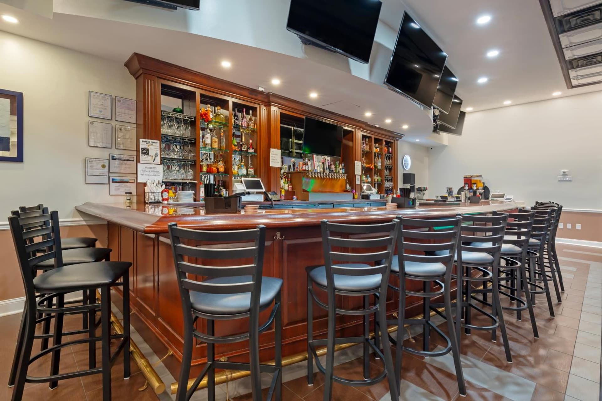 Clarion Hotel & Suites BWI Airport North gallery photo in Baltimore, MD — image 43