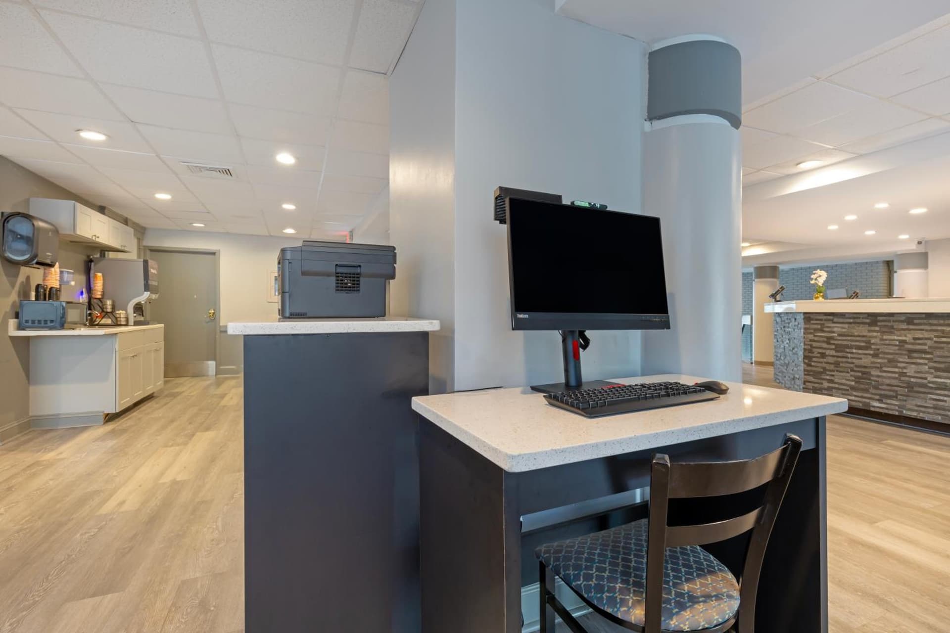 Clarion Hotel & Suites BWI Airport North gallery photo in Baltimore, MD — image 76