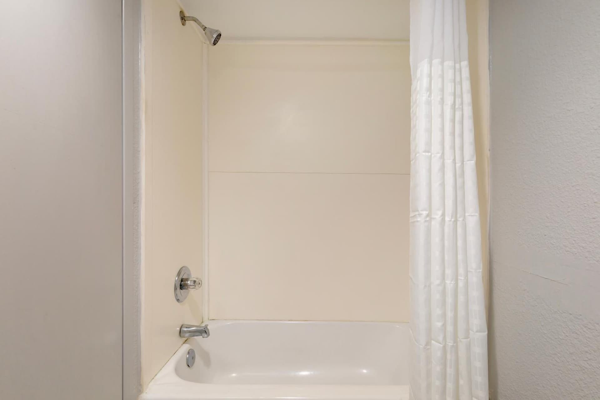 Clarion Hotel & Suites BWI Airport North gallery photo in Baltimore, MD — image 84