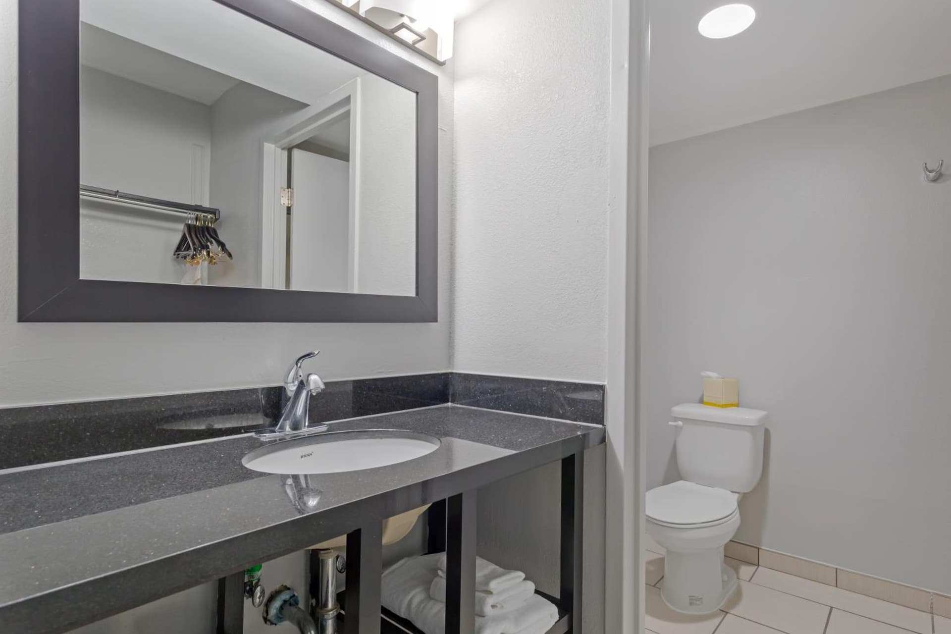 Clarion Hotel & Suites BWI Airport North gallery photo in Baltimore, MD — image 4
