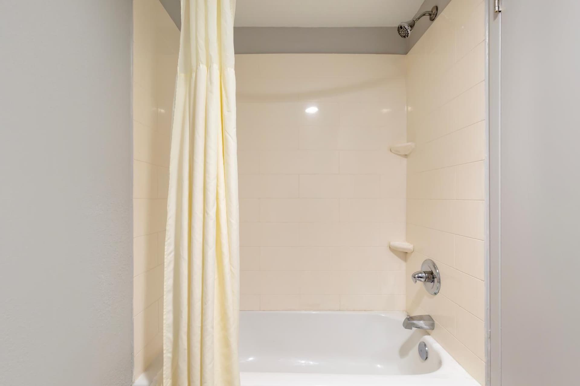 Clarion Hotel & Suites BWI Airport North gallery photo in Baltimore, MD — image 69