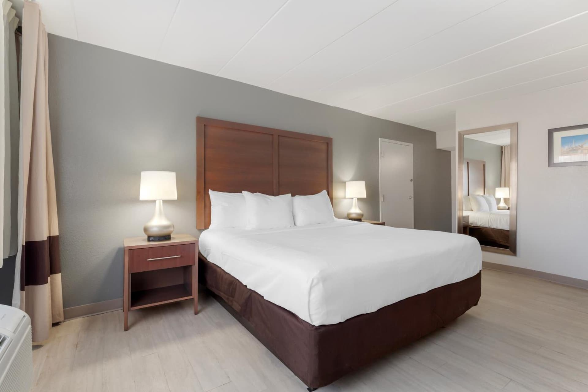 Clarion Hotel & Suites BWI Airport North gallery photo in Baltimore, MD — image 67
