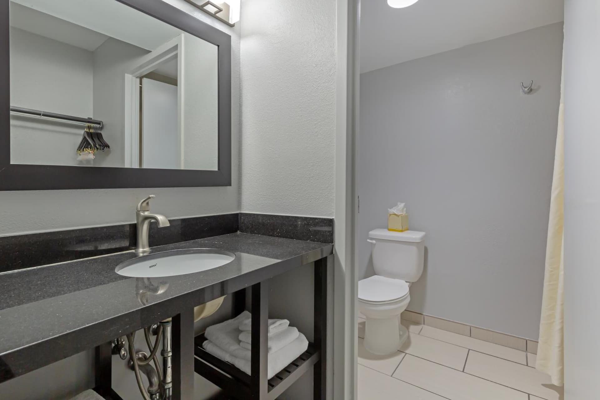 Clarion Hotel & Suites BWI Airport North gallery photo in Baltimore, MD — image 11