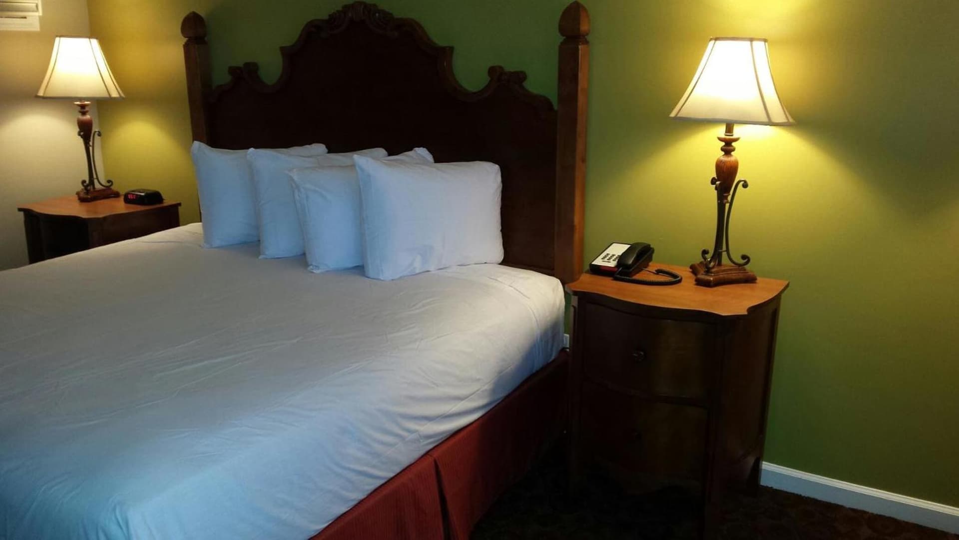 Kentucky Lake Inn interior in Gilbertsville, KY — gallery photo 2