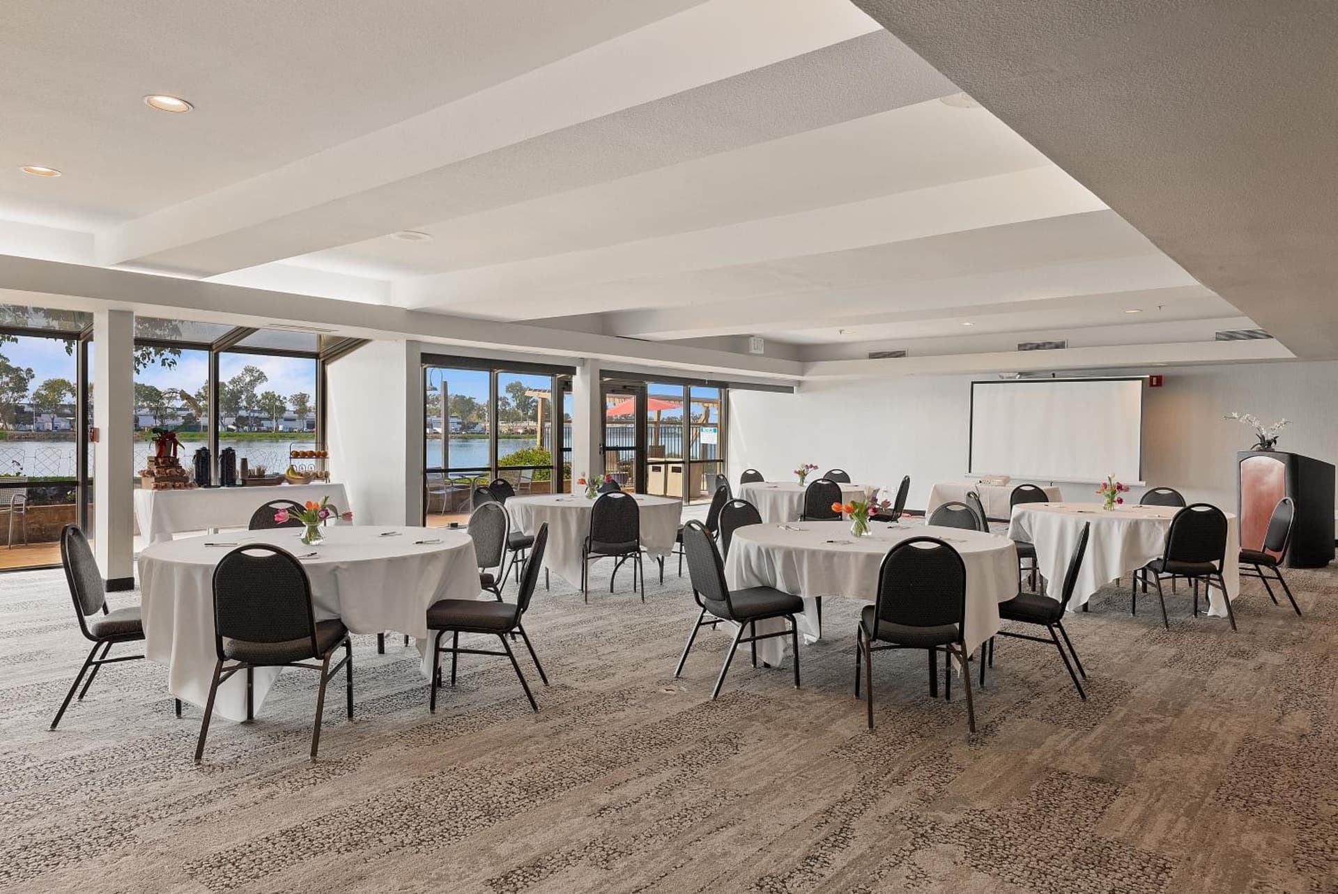 Executive Inn & Suites Oakland gallery photo in Oakland, CA — image 6
