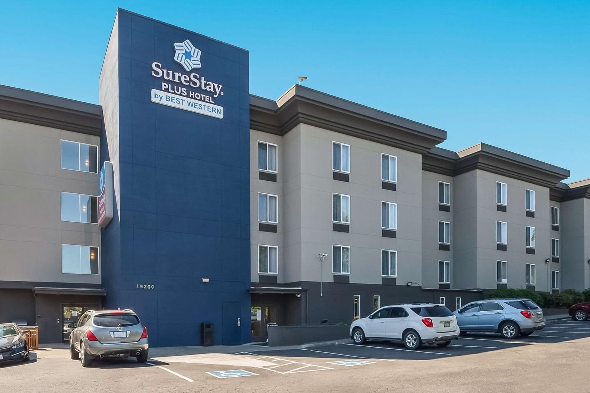 SureStay Plus Hotel by Best Western SeaTac Airport interior in SeaTac, WA — gallery photo 2