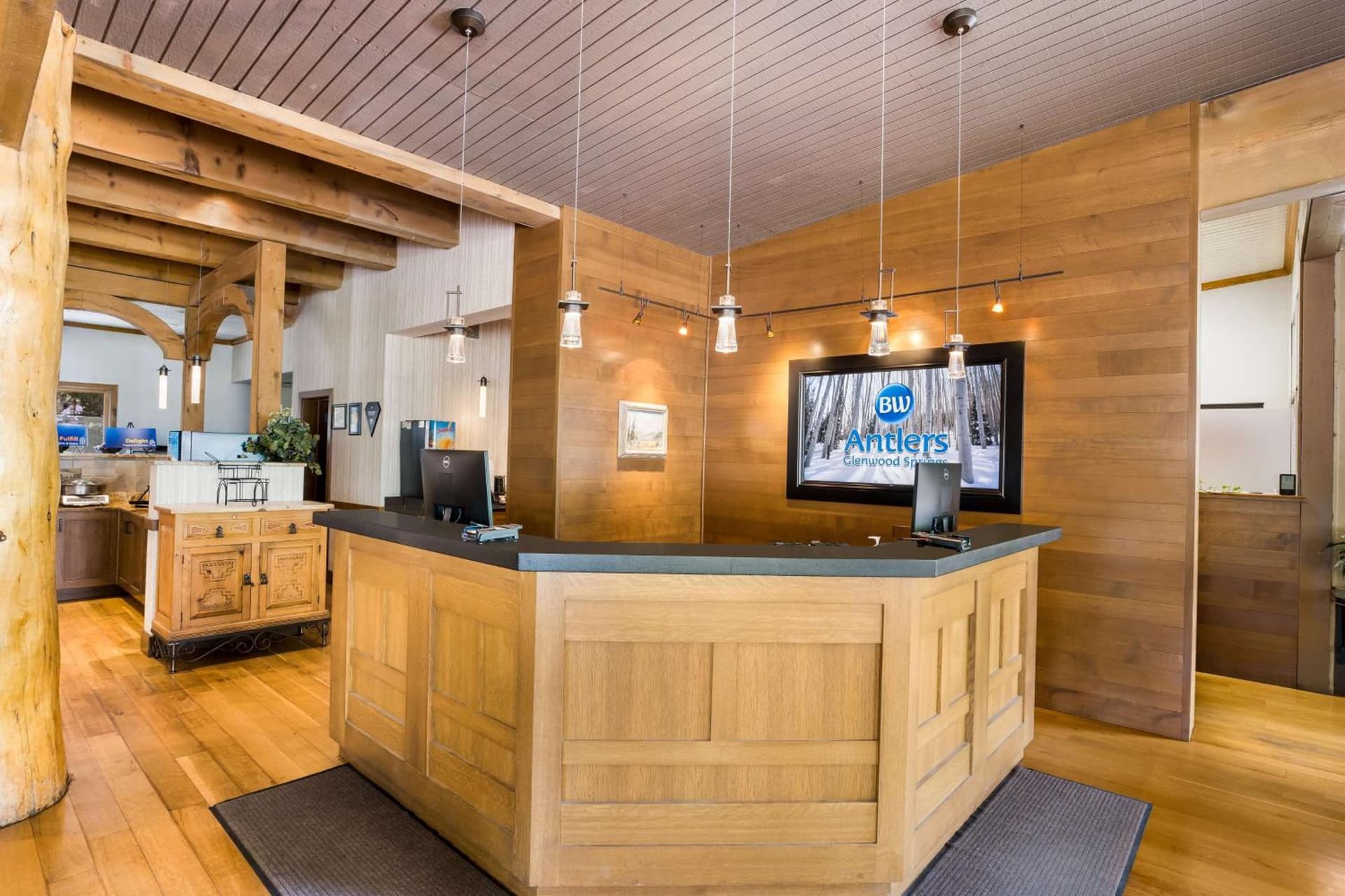 Best Western Antlers at Glenwood Springs interior in Glenwood Springs, CO — gallery photo 2