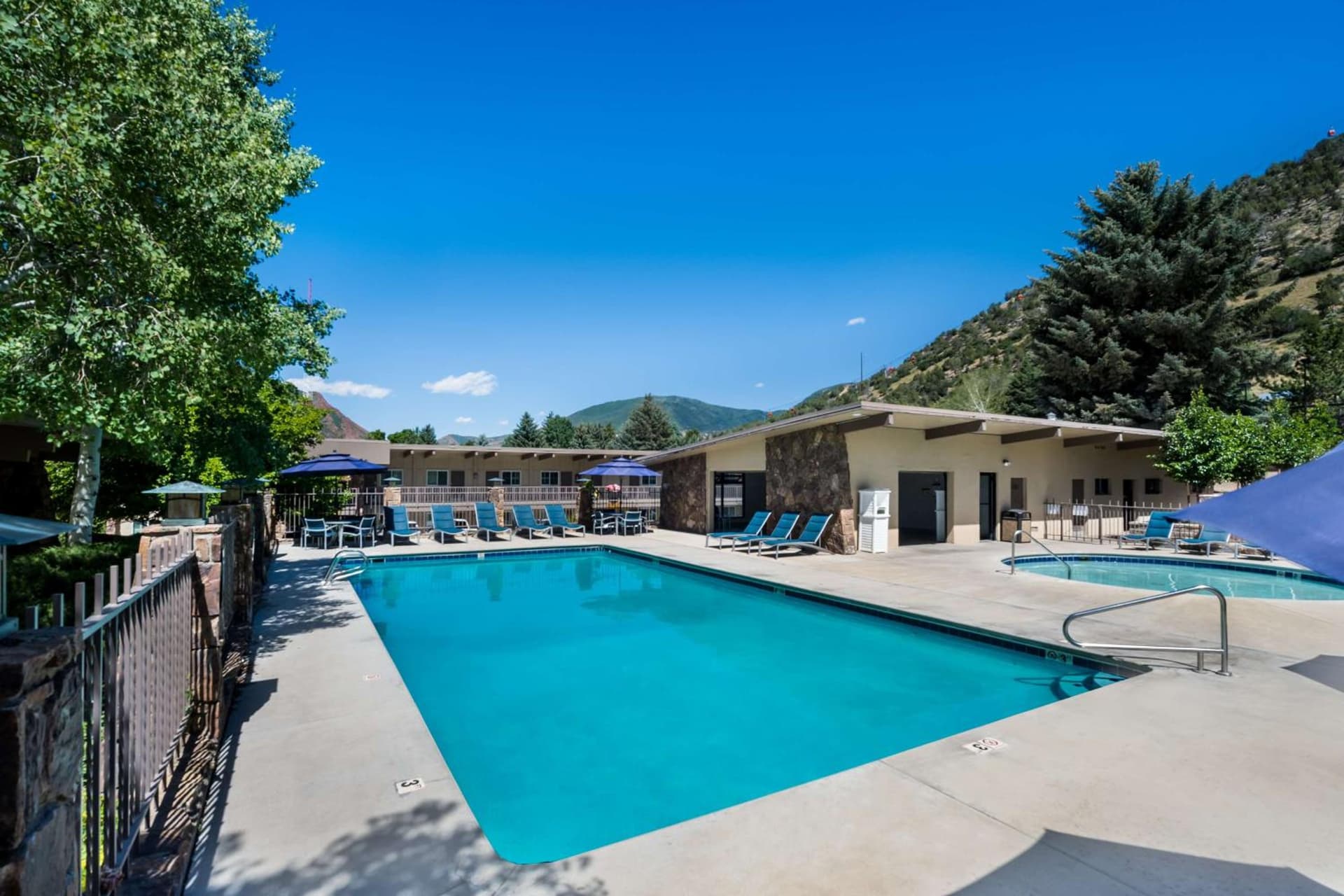 Best Western Antlers at Glenwood Springs property views in Glenwood Springs, CO — gallery photo 3