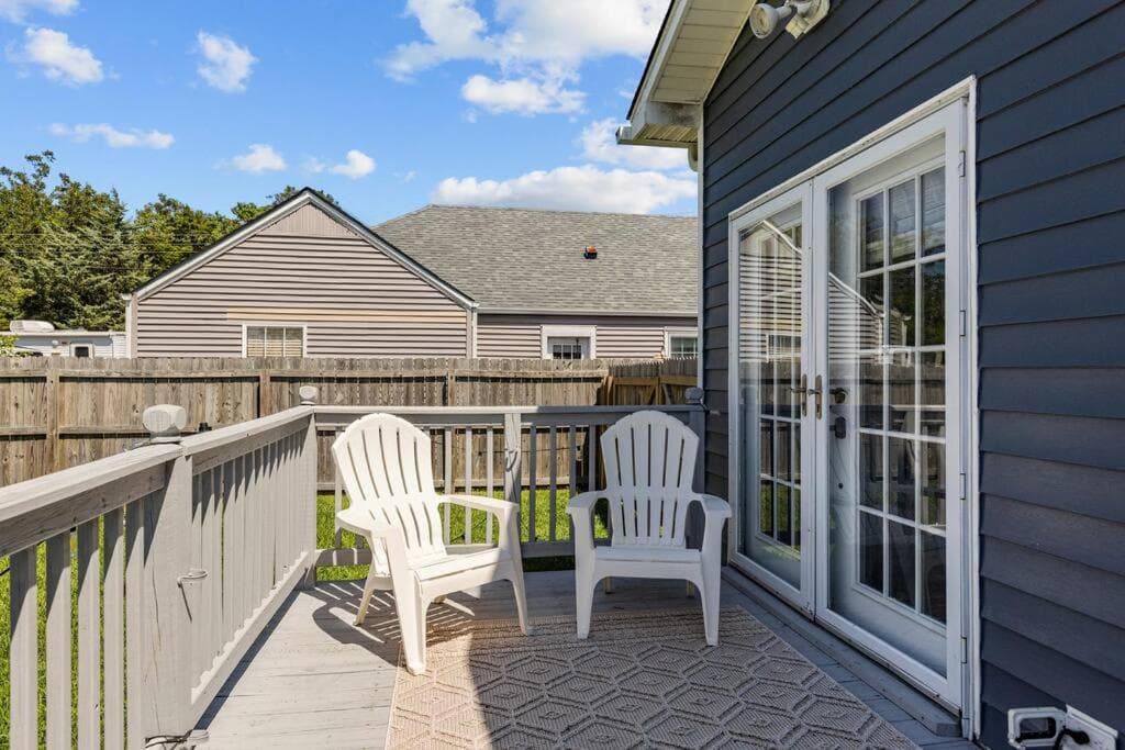 Blue Haven interior in Beaufort, NC — gallery photo 2