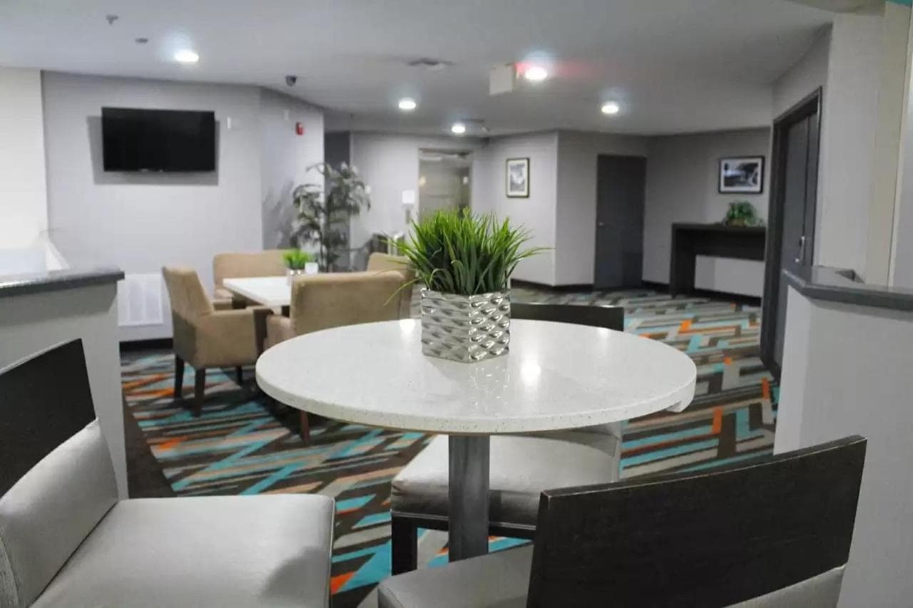 Clarion Inn & Suites DFW North gallery photo in Irving, TX — image 27