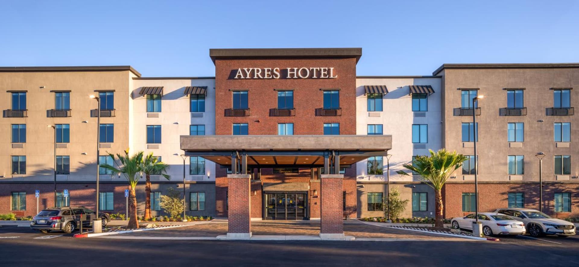 Ayres Hotel Rialto Fontana — hotel in Rialto, California