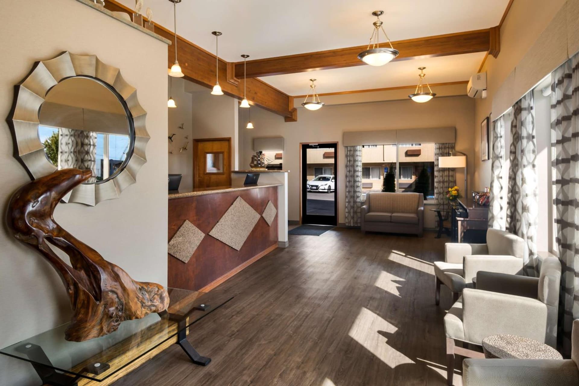 Best Western Holiday Hotel interior in Coos Bay, OR — gallery photo 2